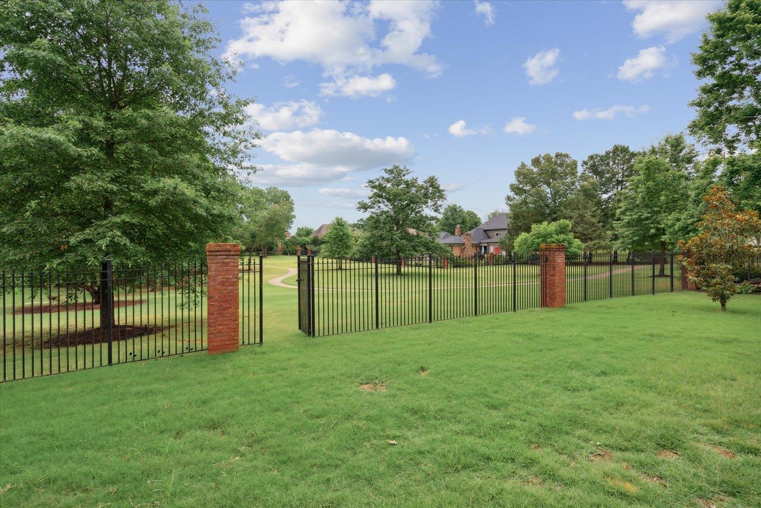 1260 E BRAY PARK DR