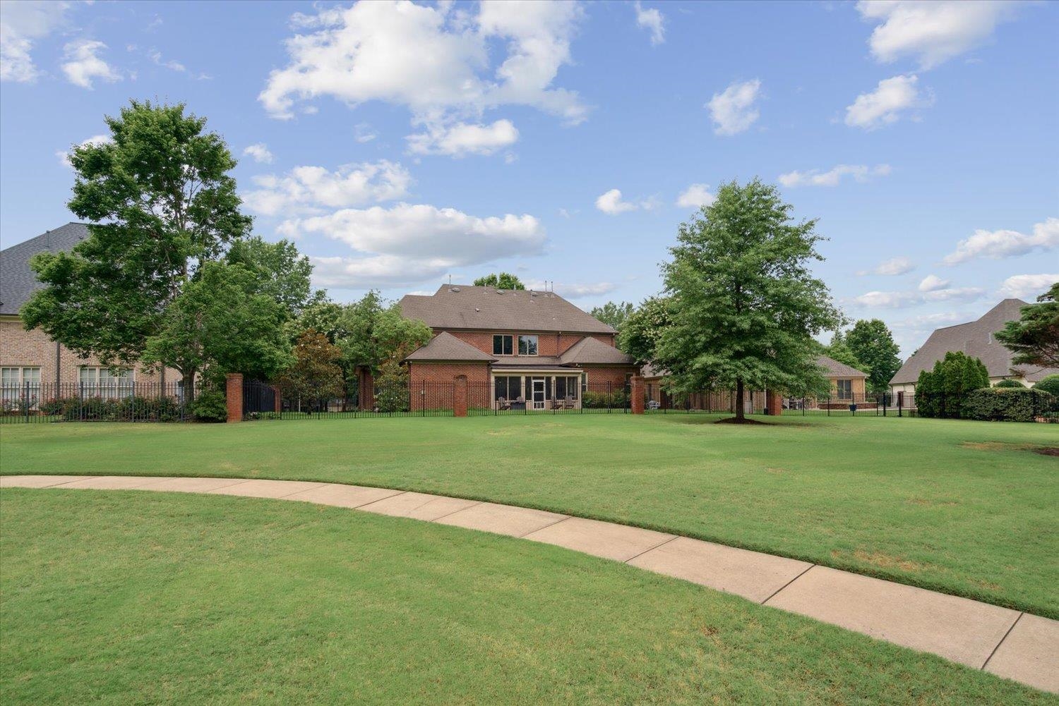 1260 E BRAY PARK DR