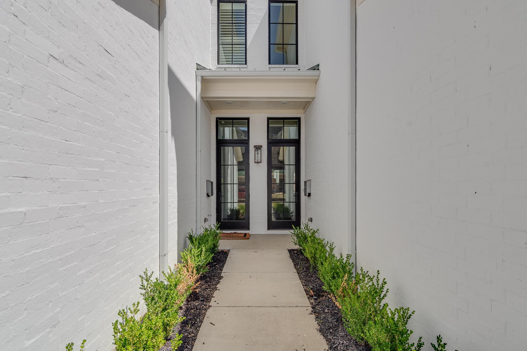 1402 CLUB GARDENS PL