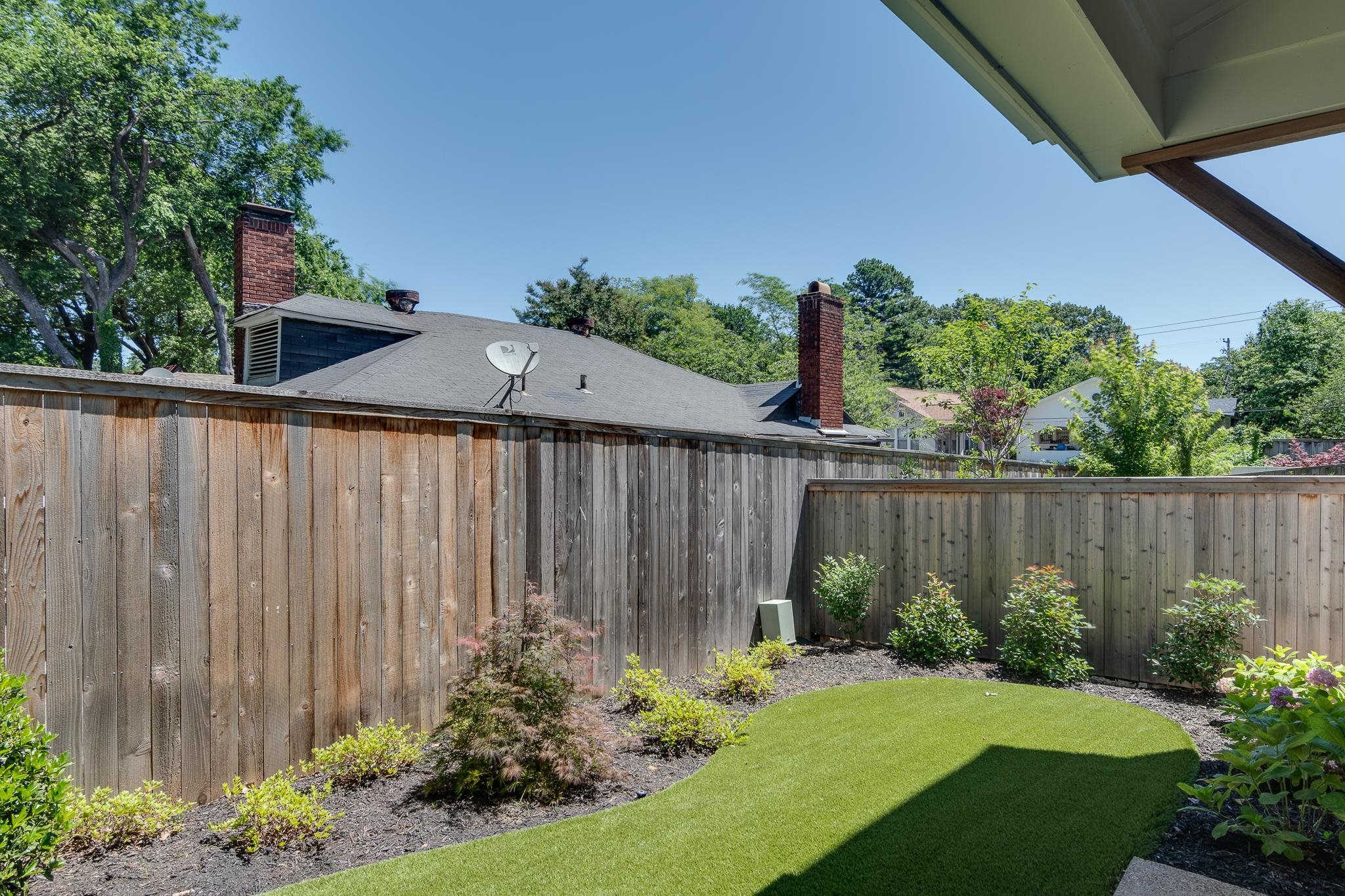 1402 CLUB GARDENS PL