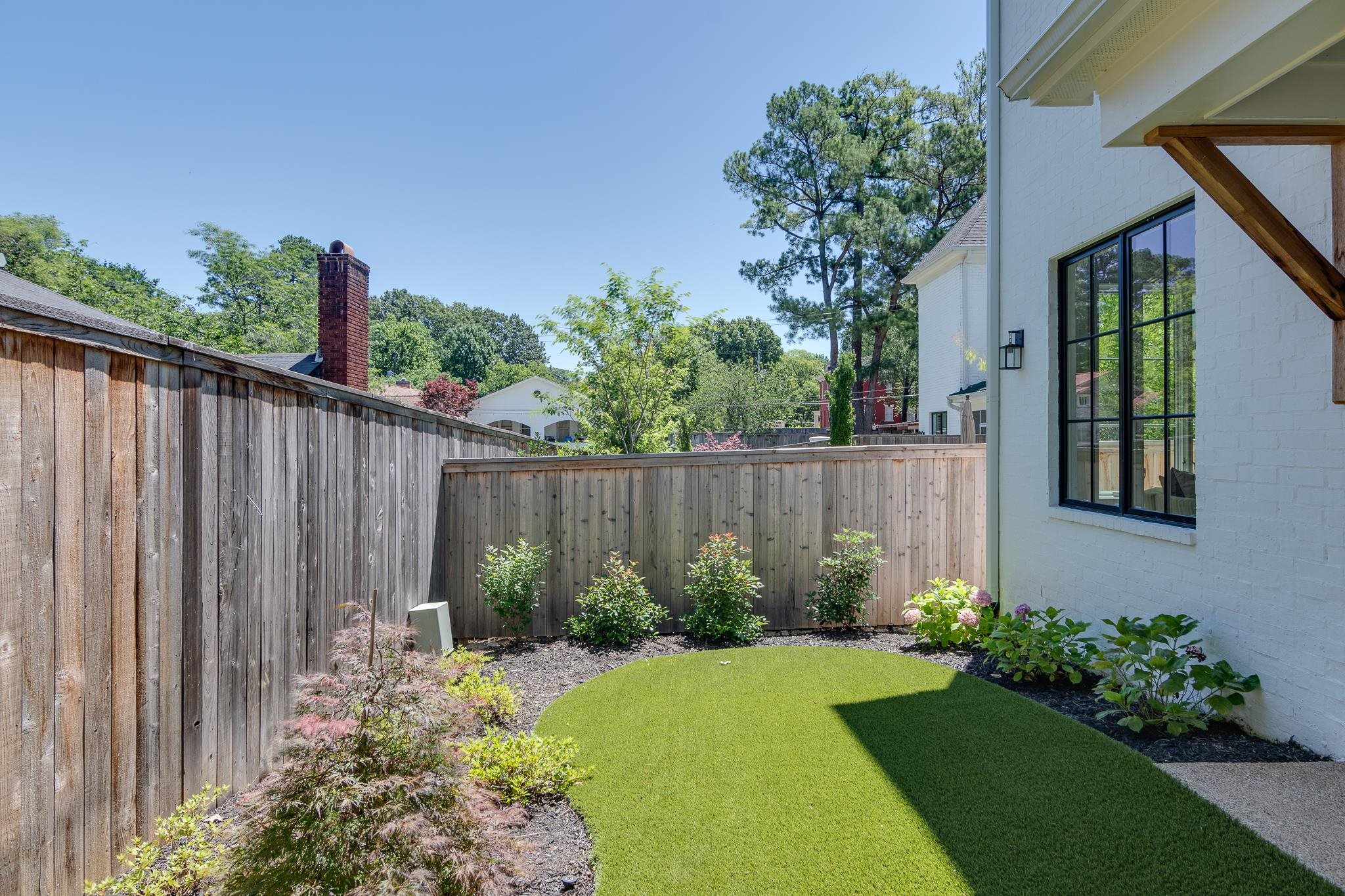 1402 CLUB GARDENS PL