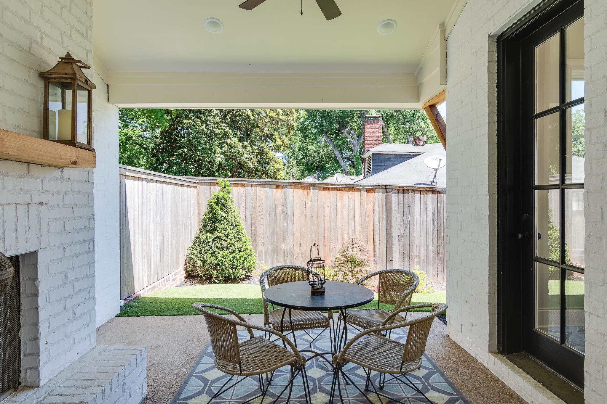 1402 CLUB GARDENS PL