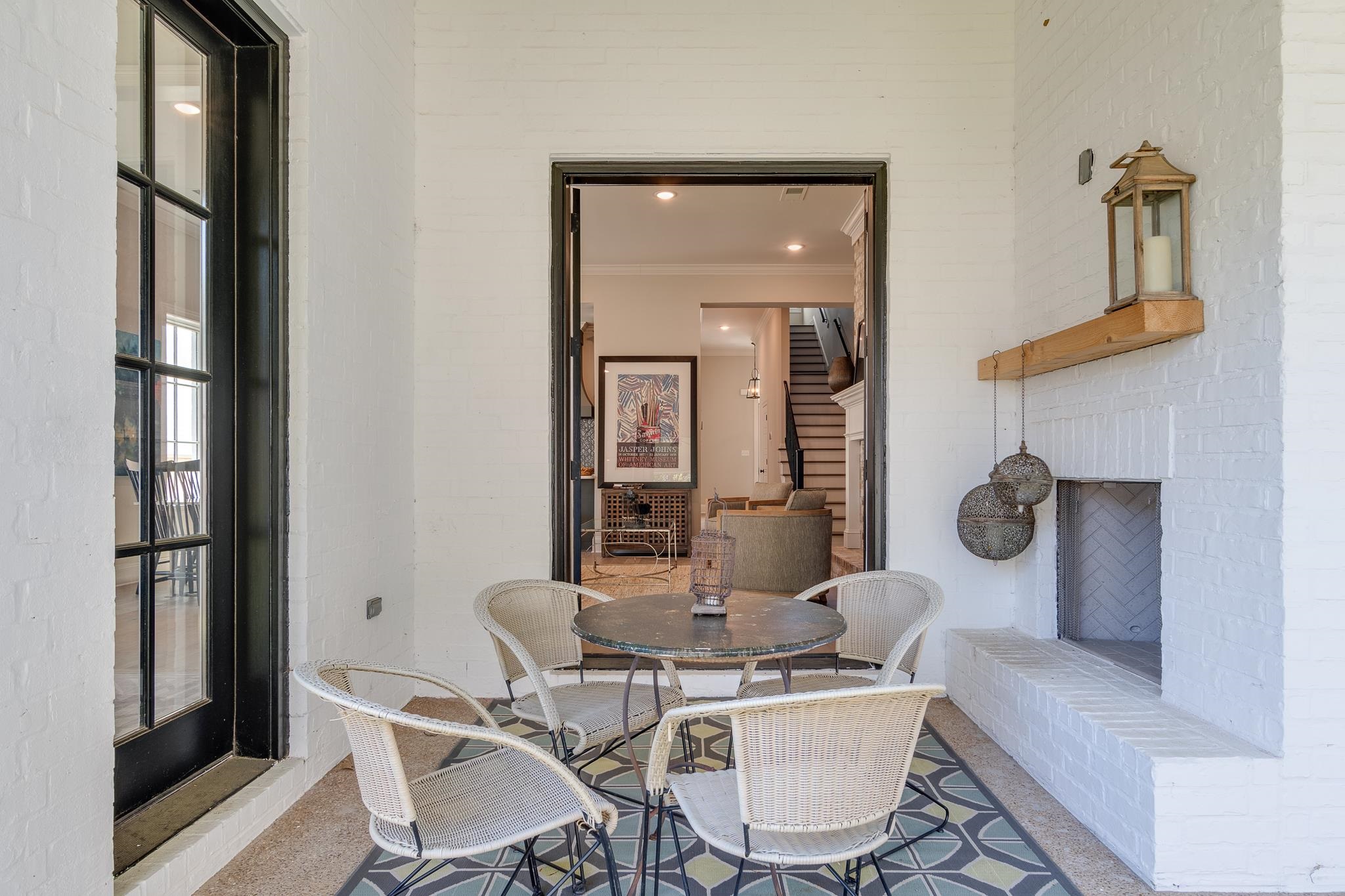 1402 CLUB GARDENS PL