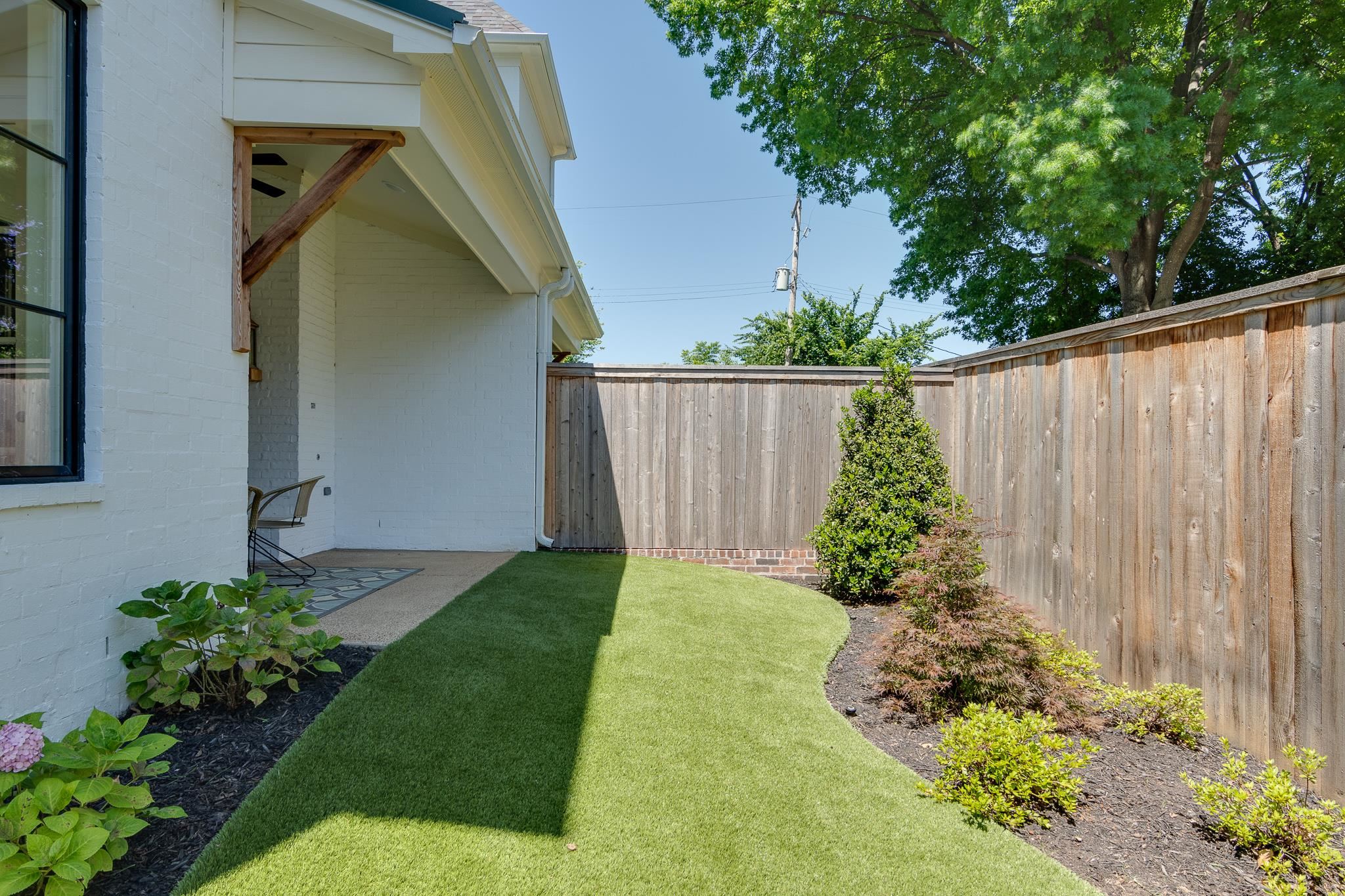 1402 CLUB GARDENS PL