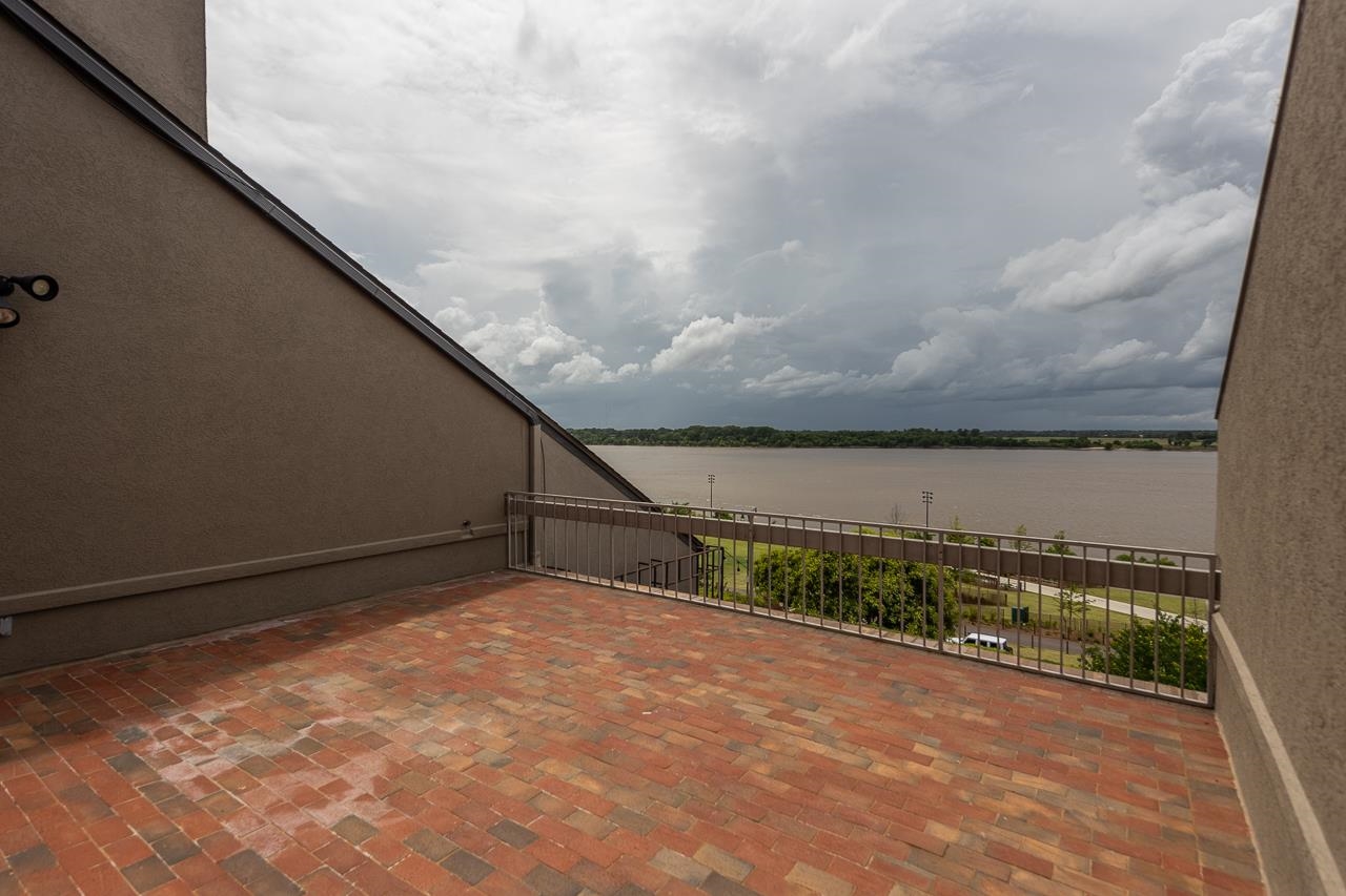 335 RIVERBLUFF PL Unit: 3