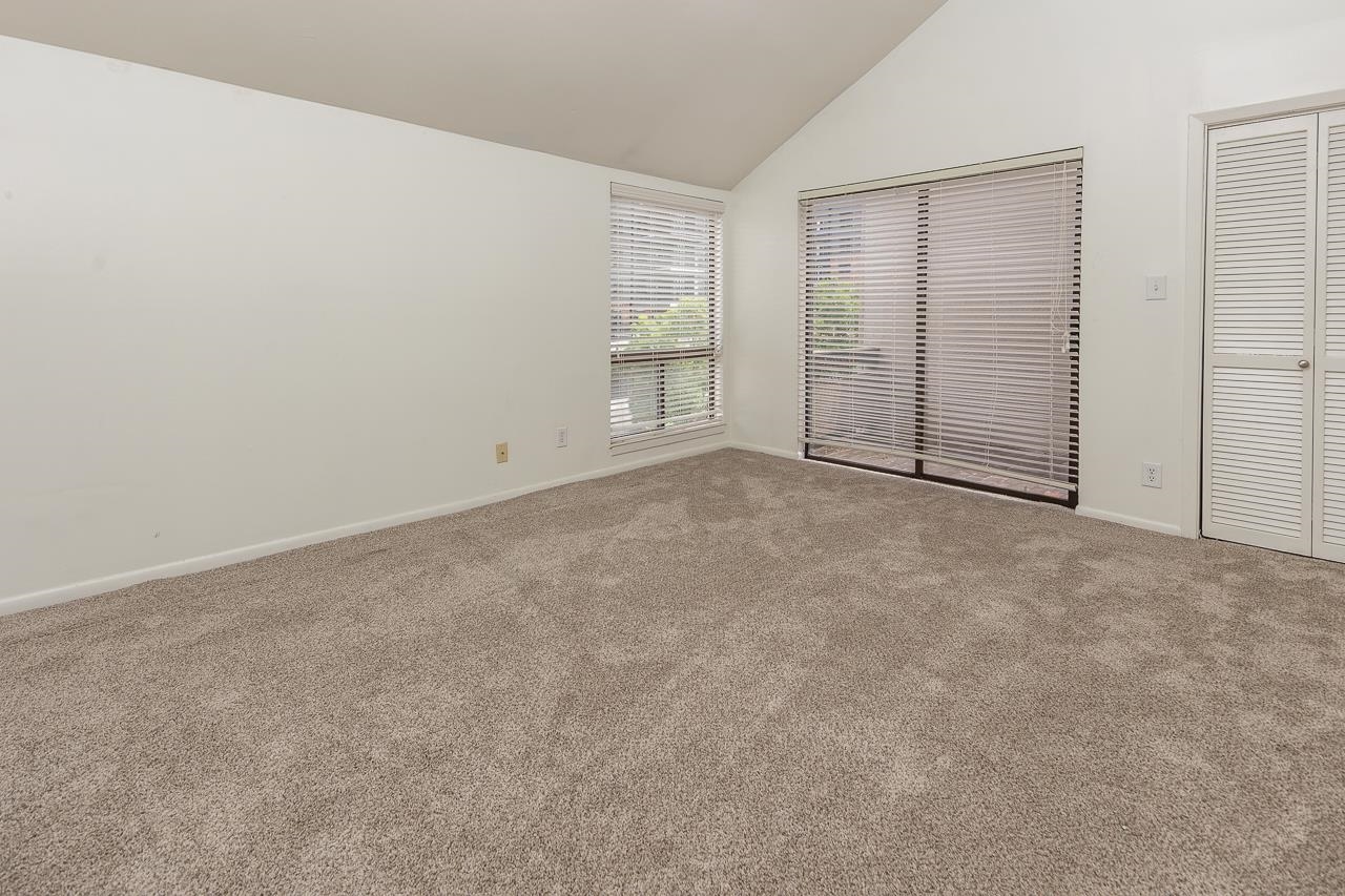 335 RIVERBLUFF PL Unit: 3