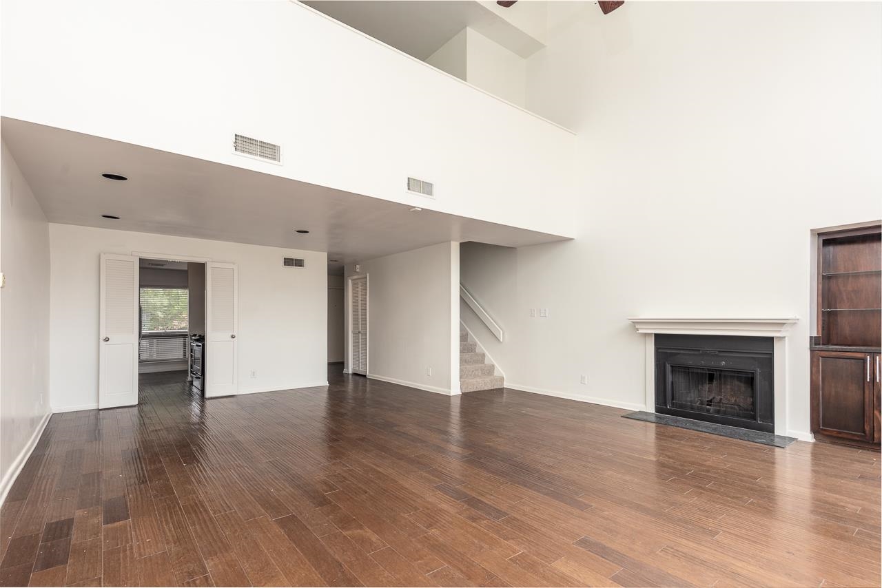 335 RIVERBLUFF PL Unit: 3