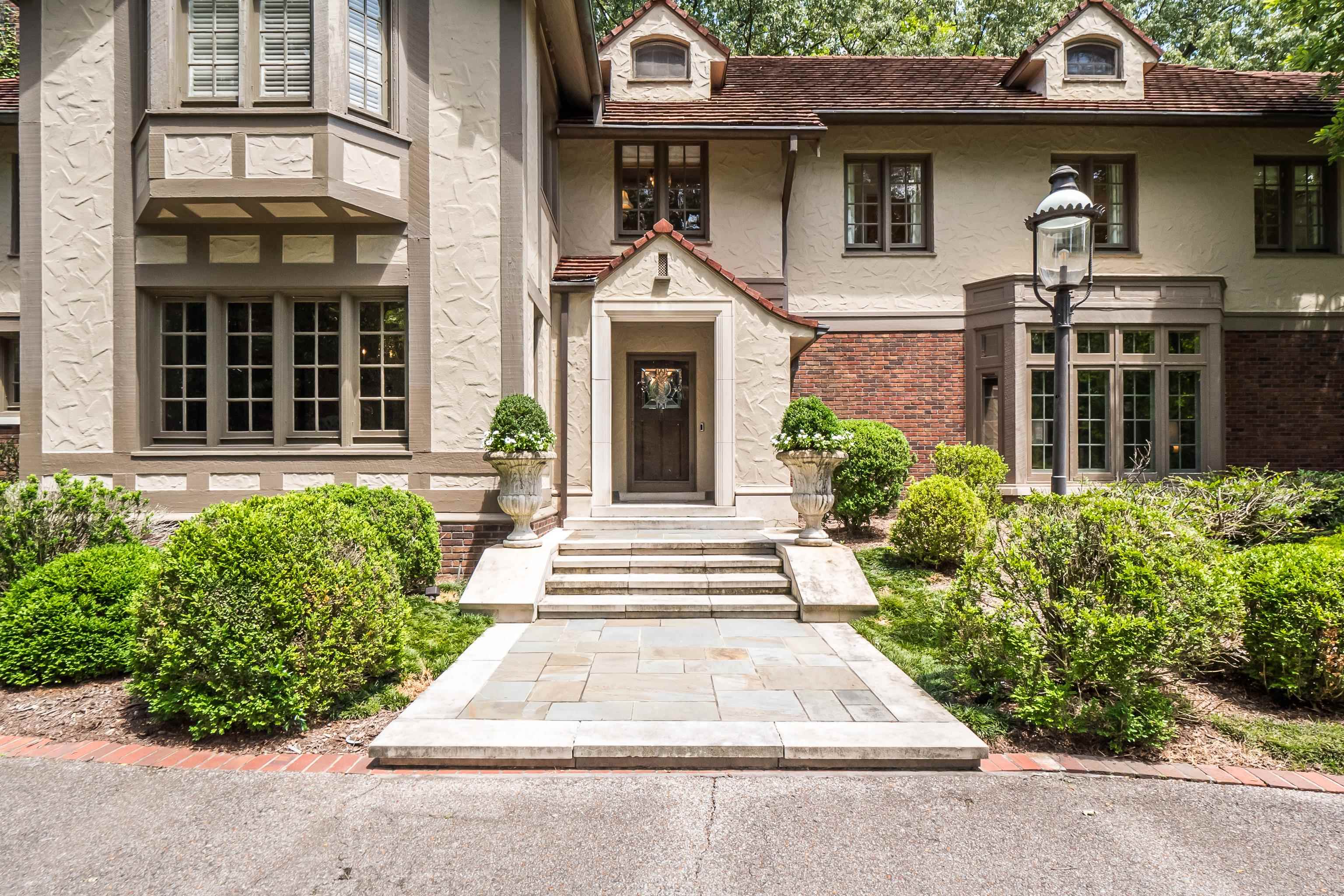 260 W CHERRY CIR
