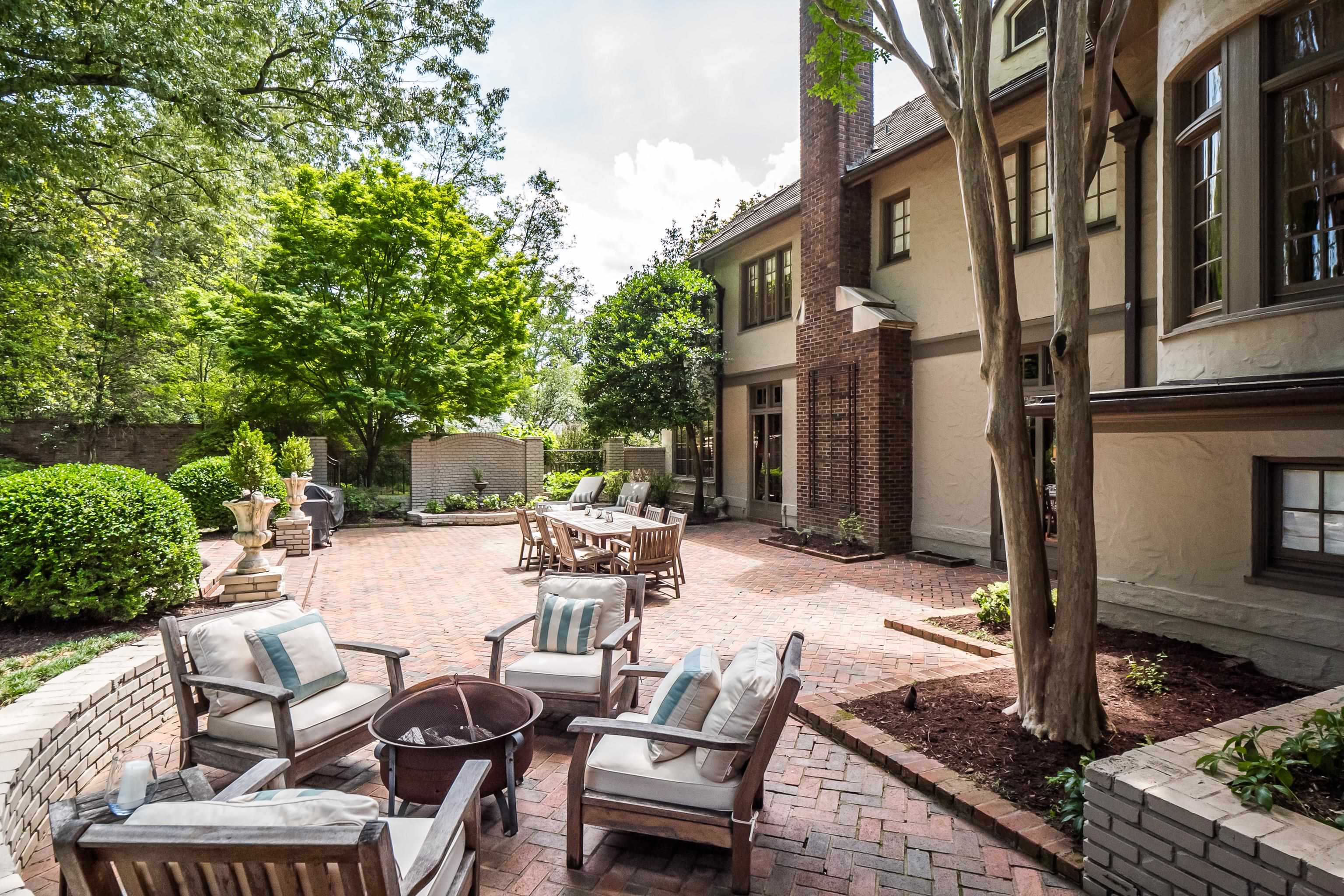 260 W CHERRY CIR