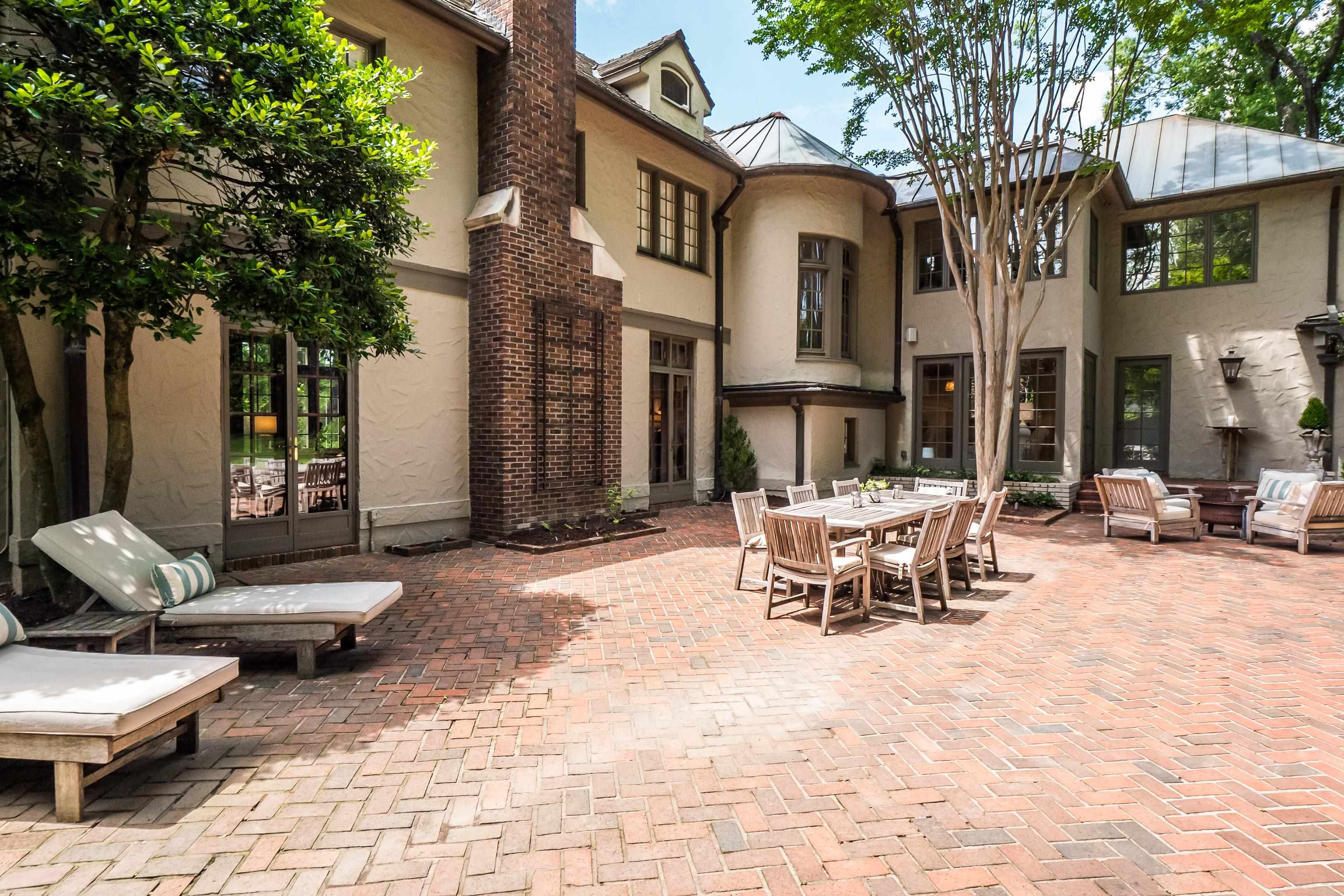 260 W CHERRY CIR