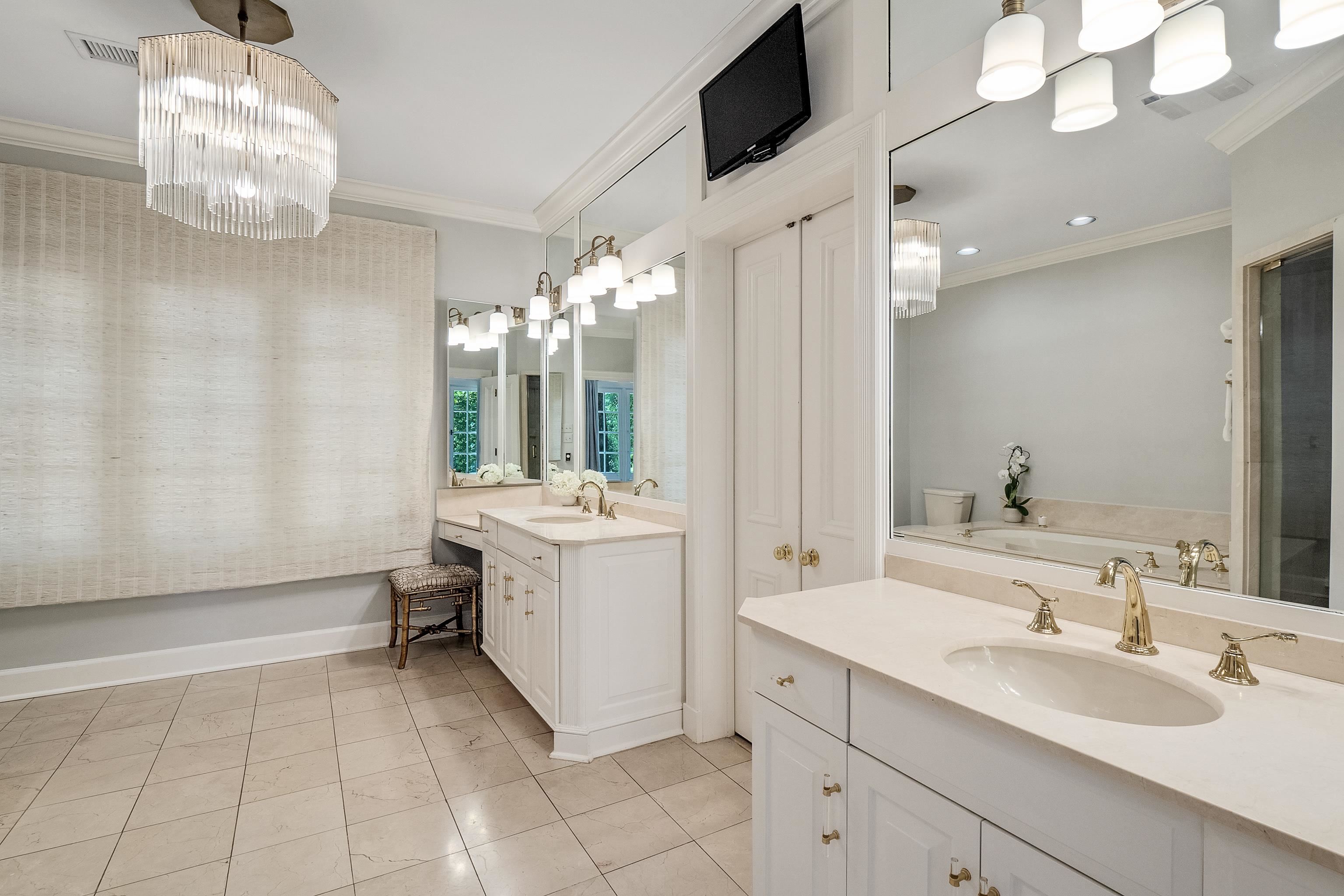 260 W CHERRY CIR