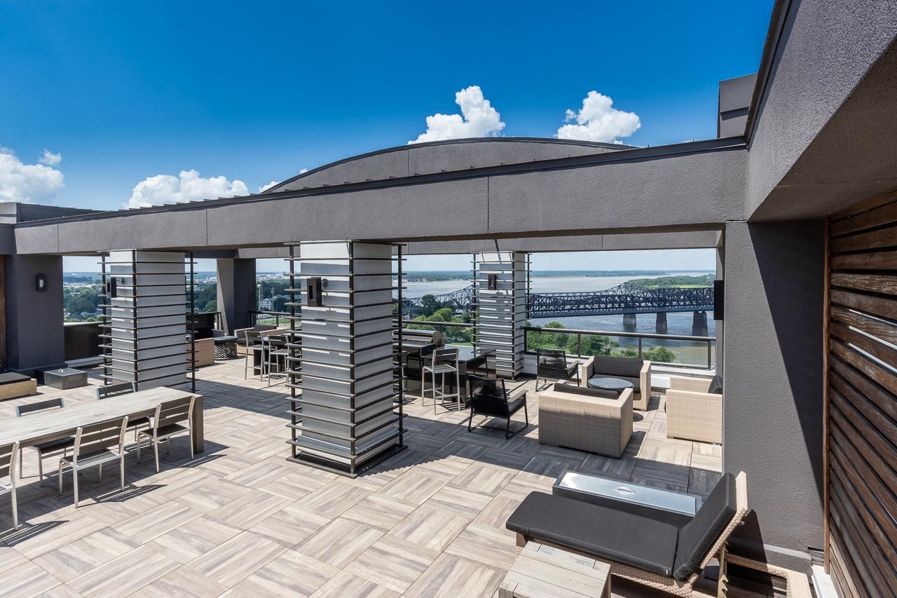 717 RIVERSIDE DR Unit: 109