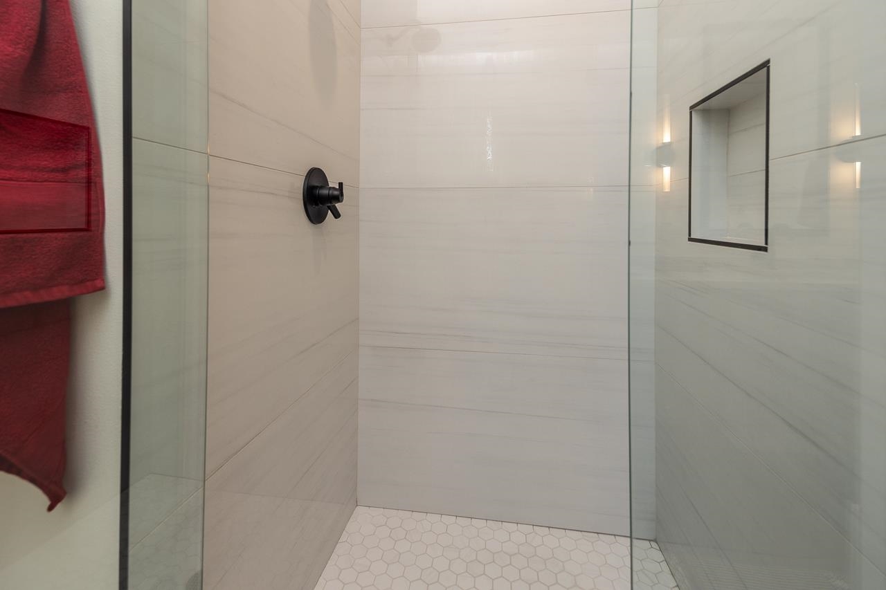 717 RIVERSIDE DR Unit: 109