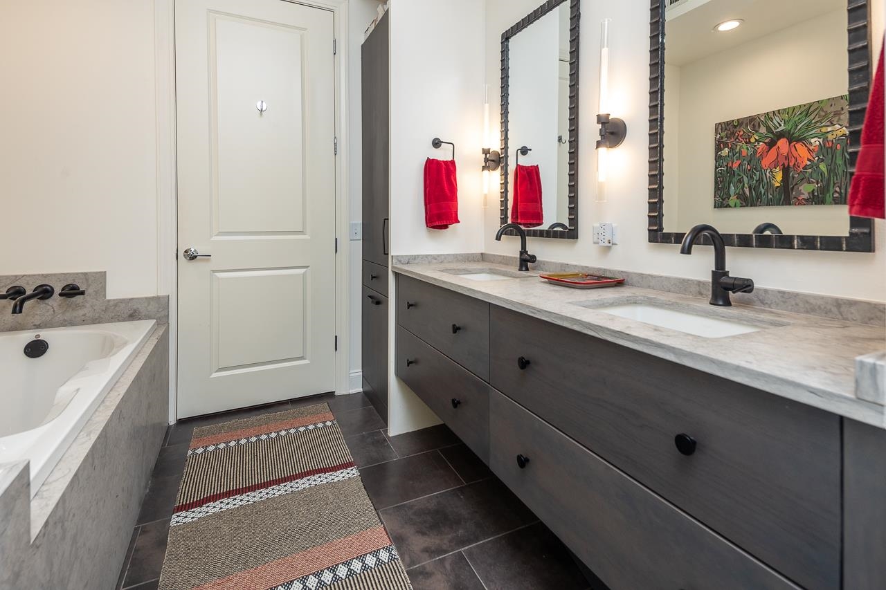 717 RIVERSIDE DR Unit: 109