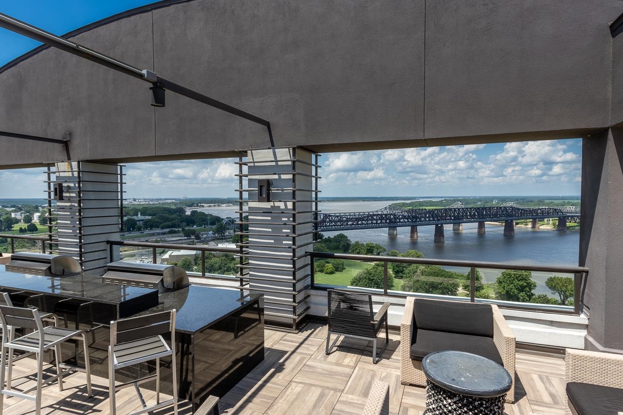 717 RIVERSIDE DR Unit: 109