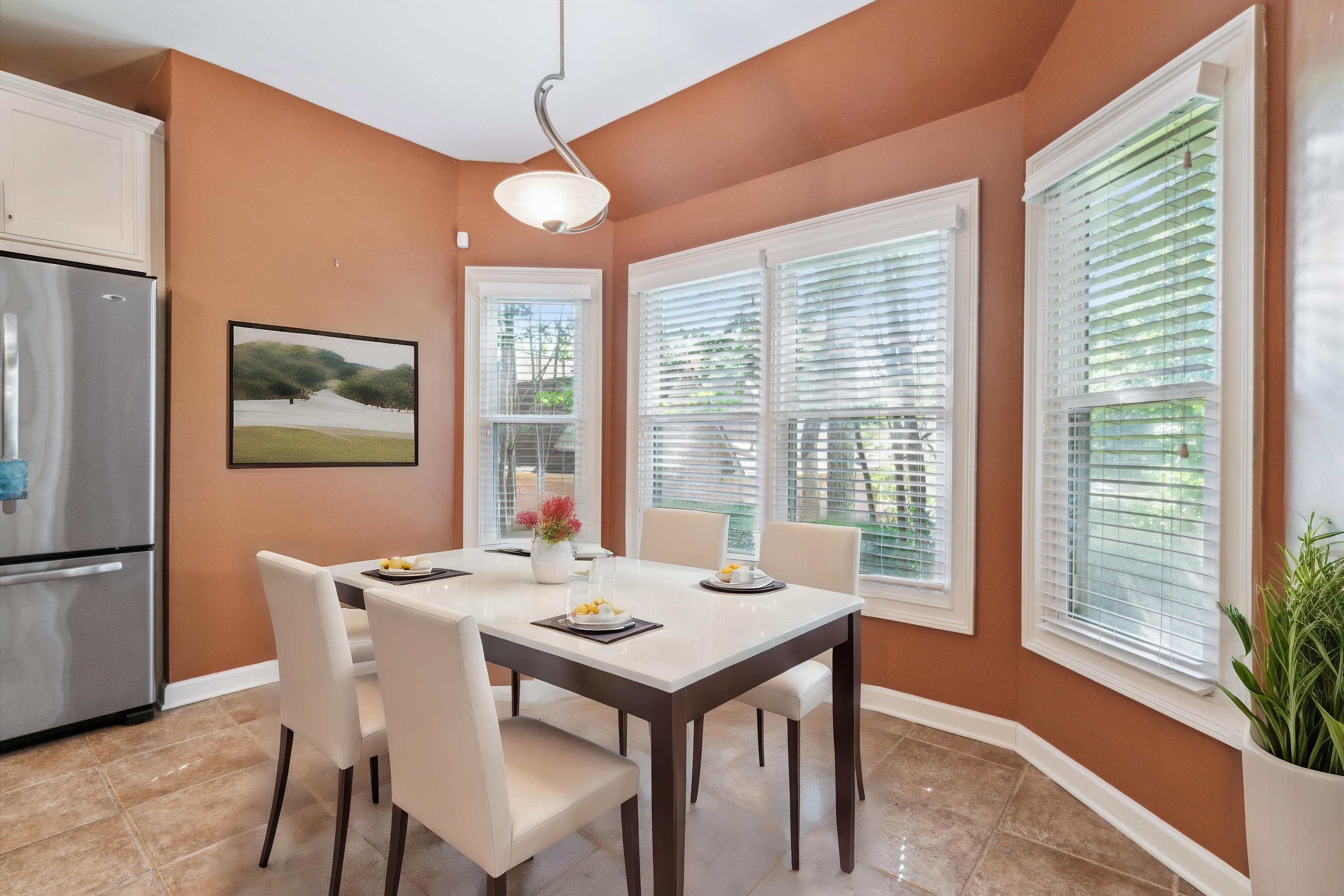 1423 E LEISURE CREST CT