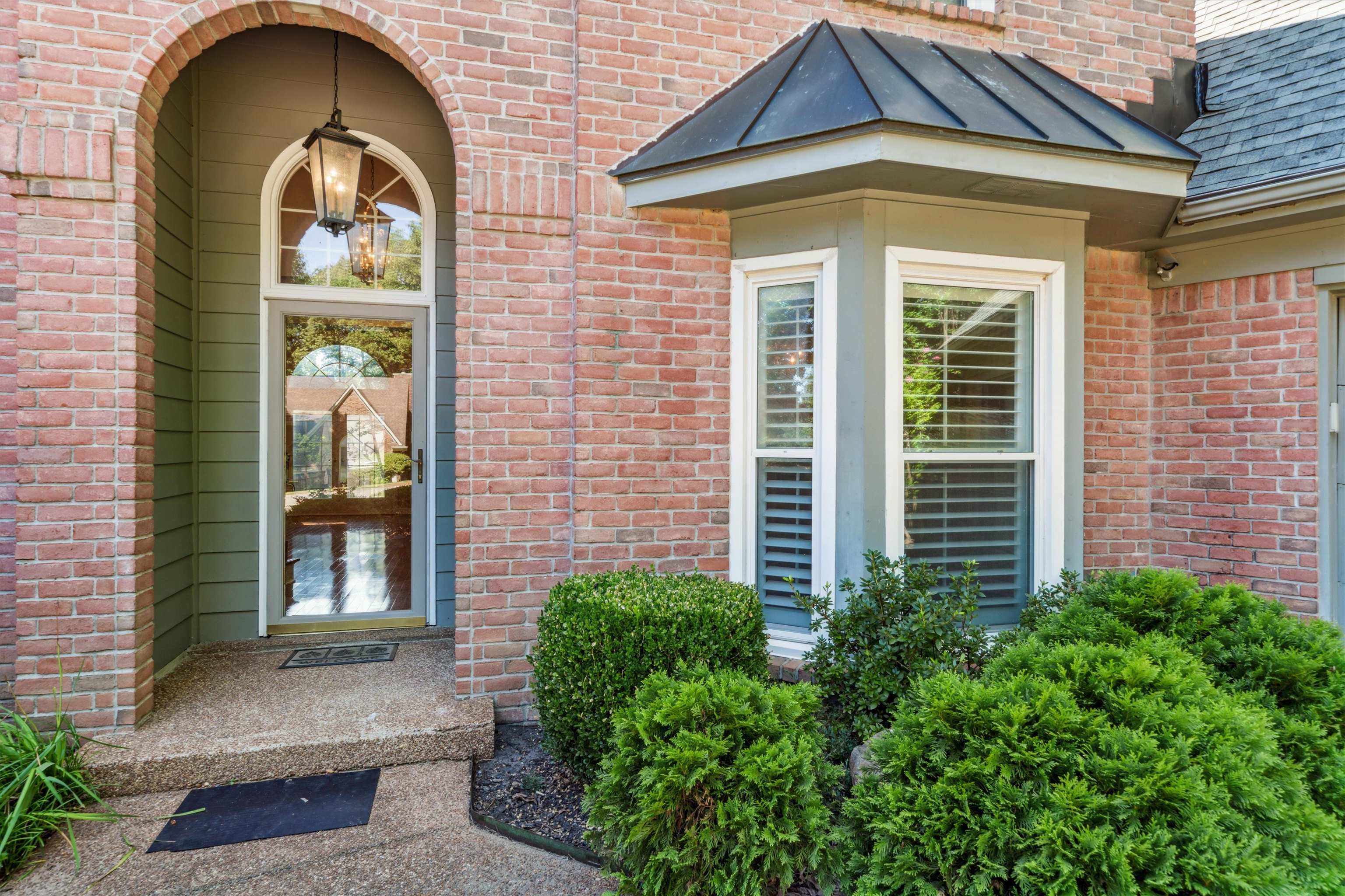 1423 E LEISURE CREST CT