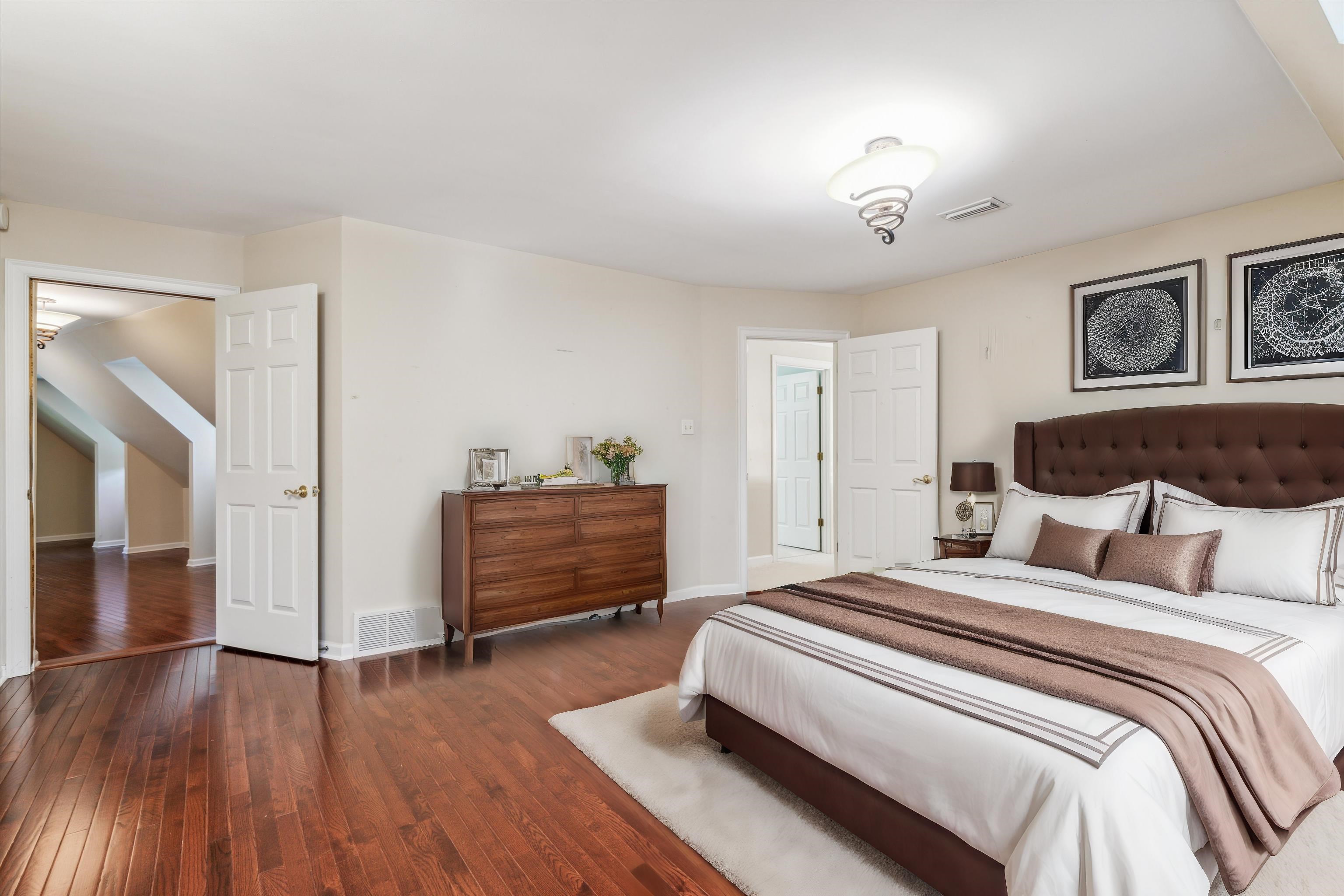 1423 E LEISURE CREST CT