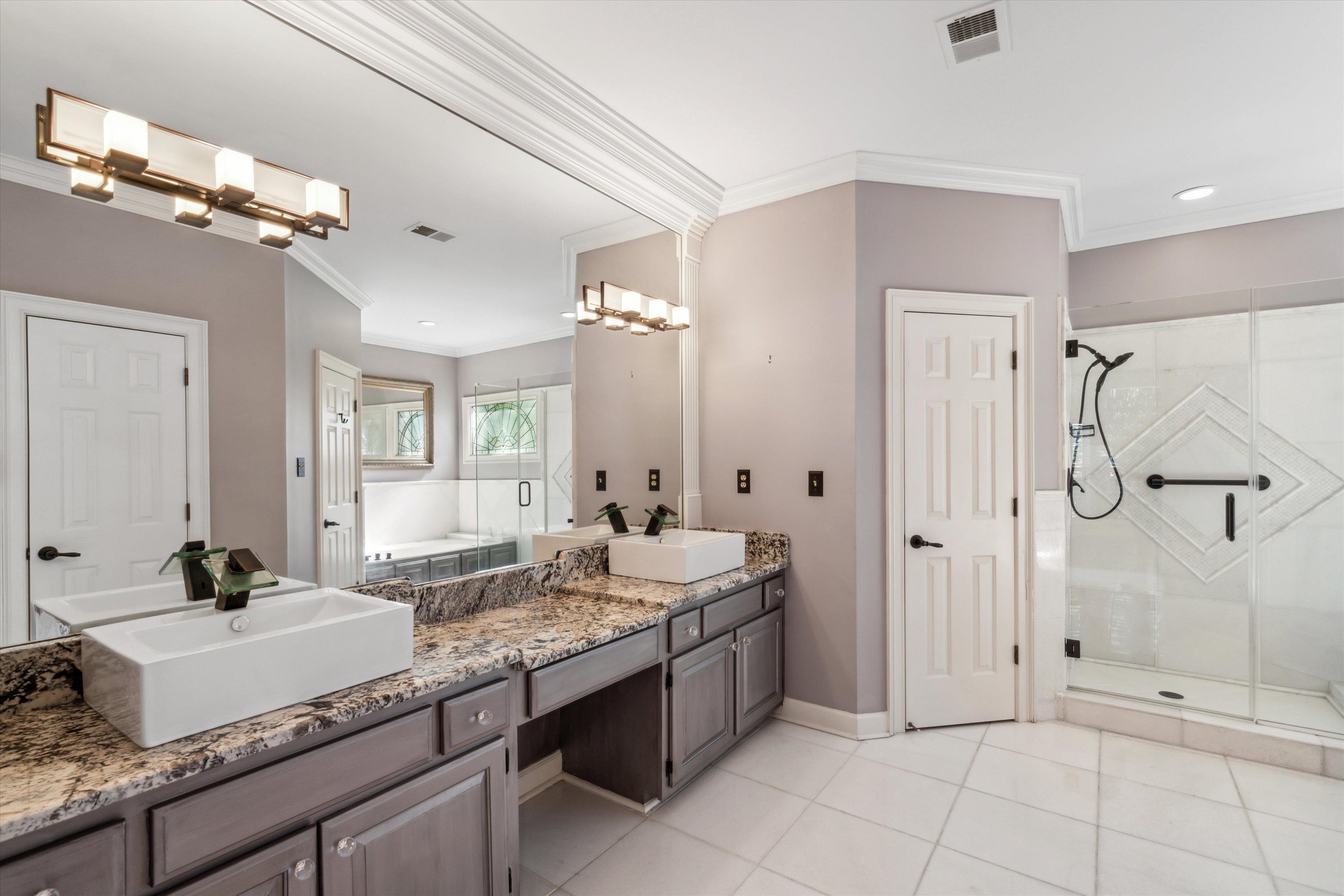 1423 E LEISURE CREST CT