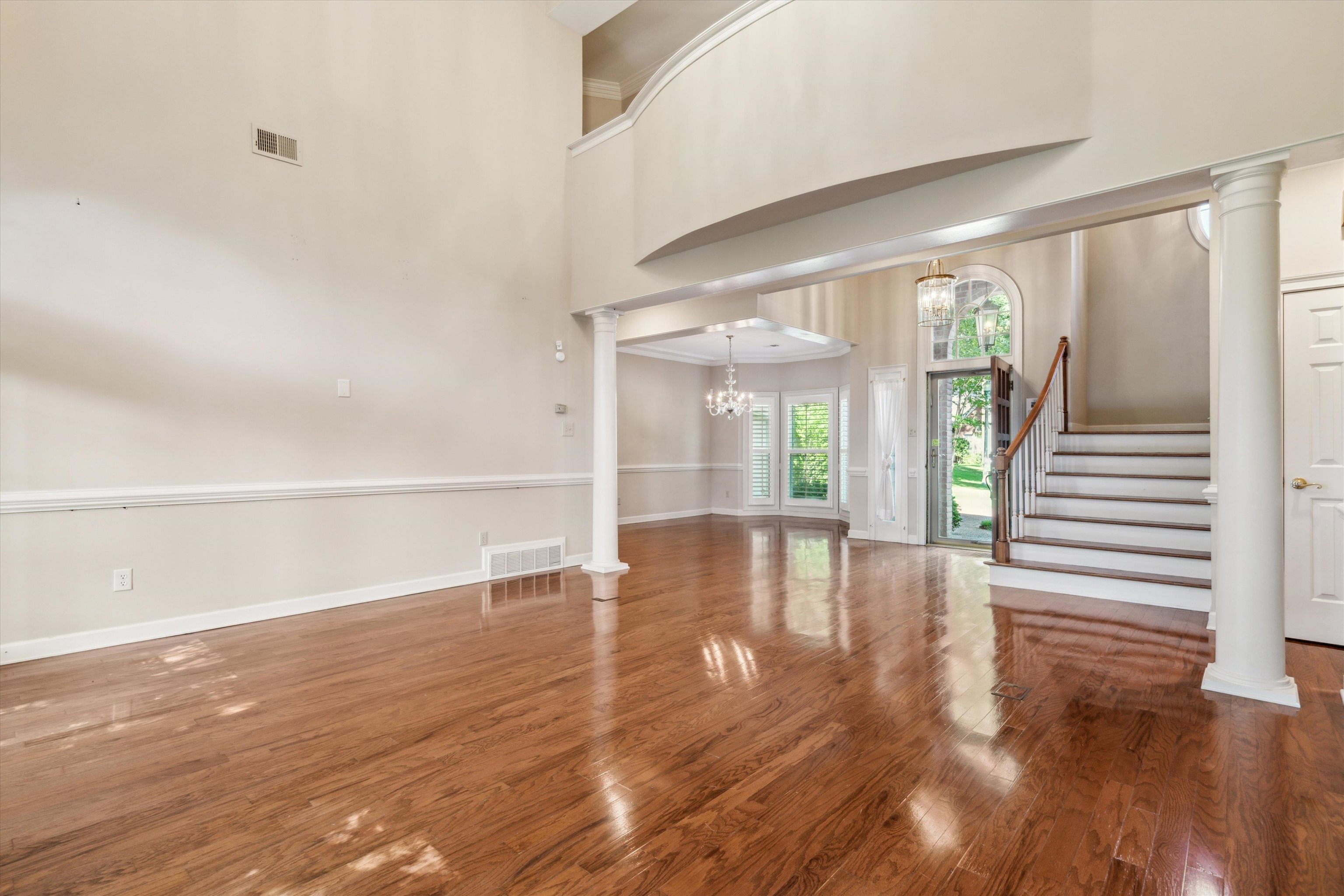 1423 E LEISURE CREST CT