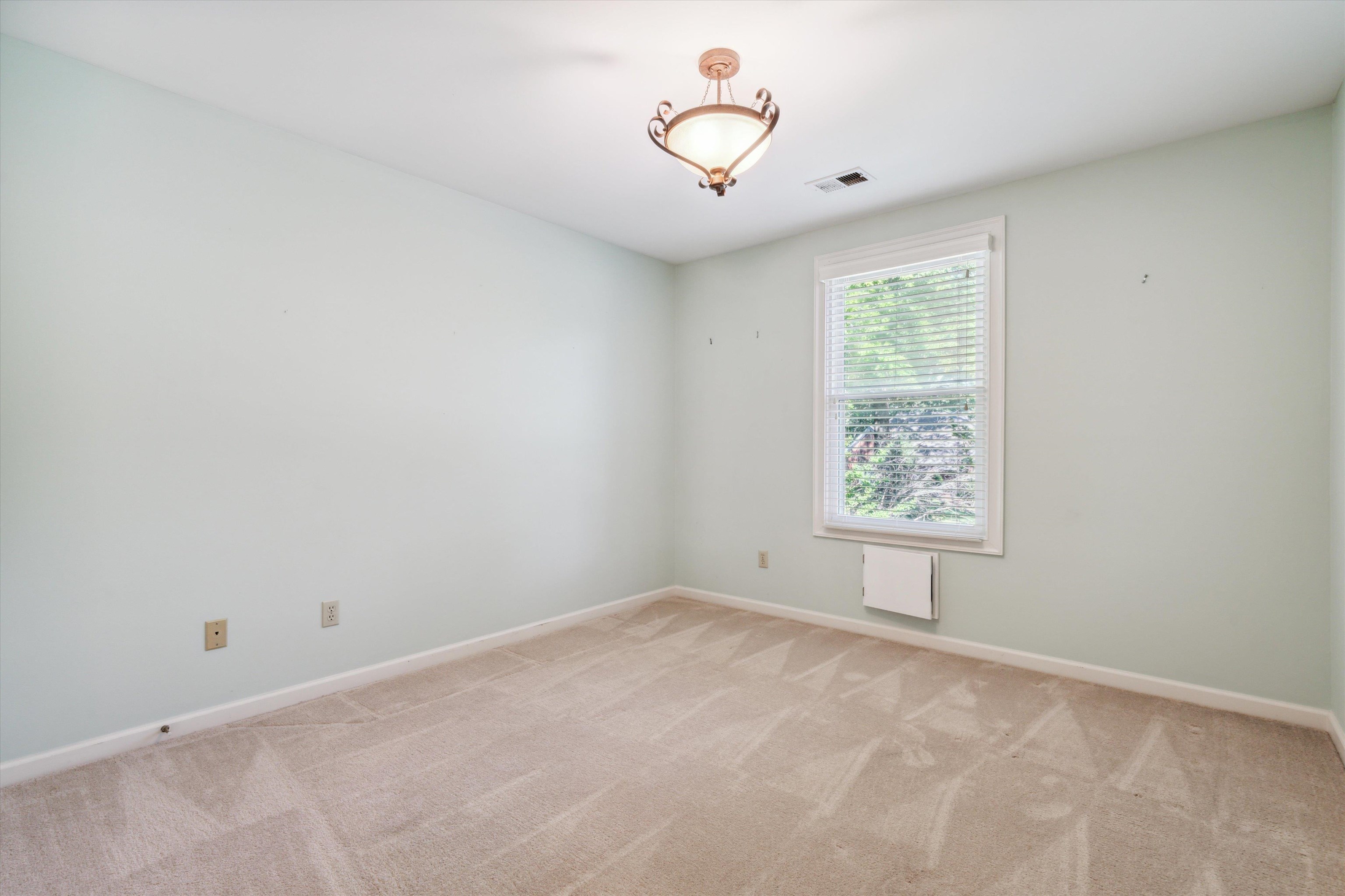 1423 E LEISURE CREST CT