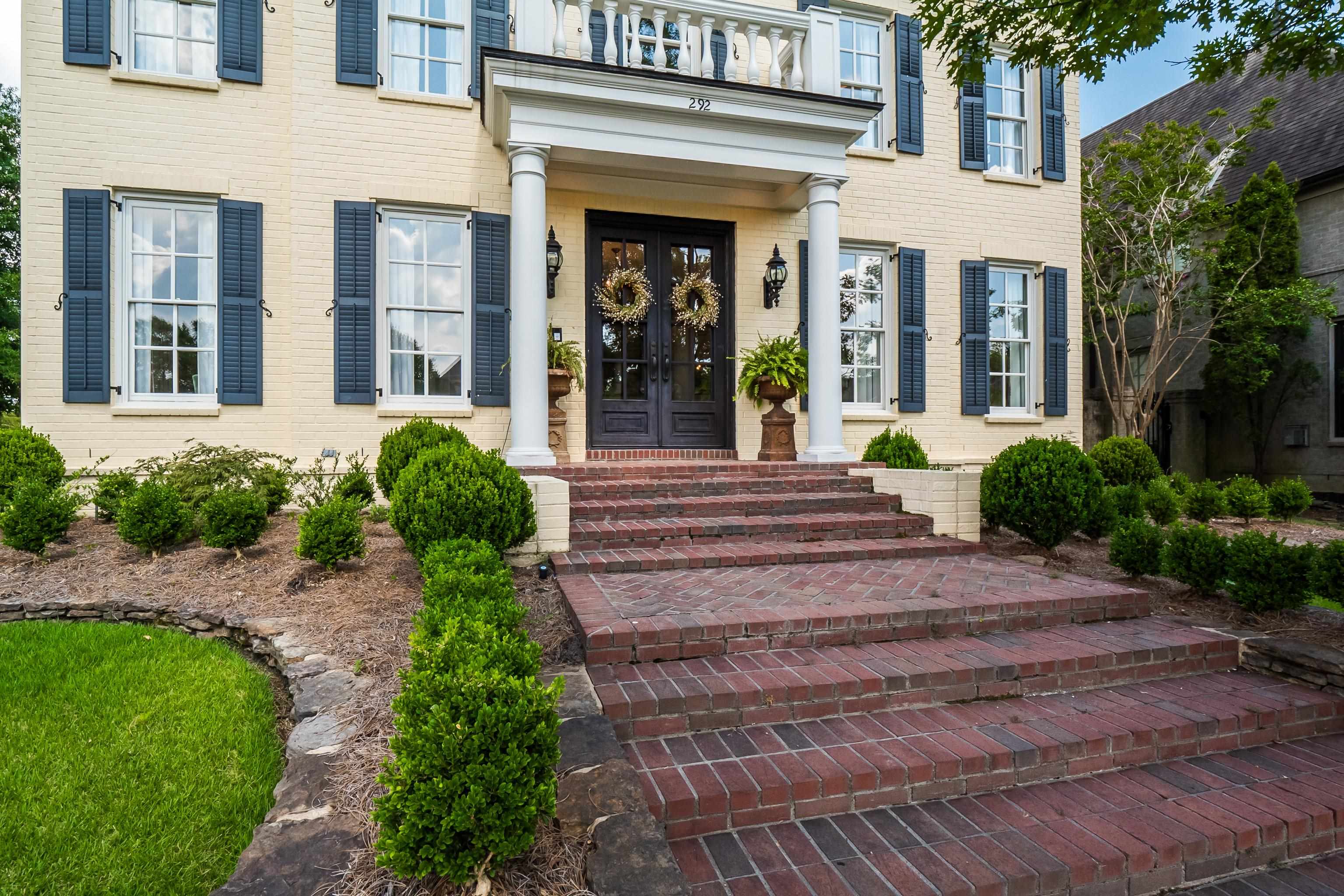 292 SCHILLING BLVD