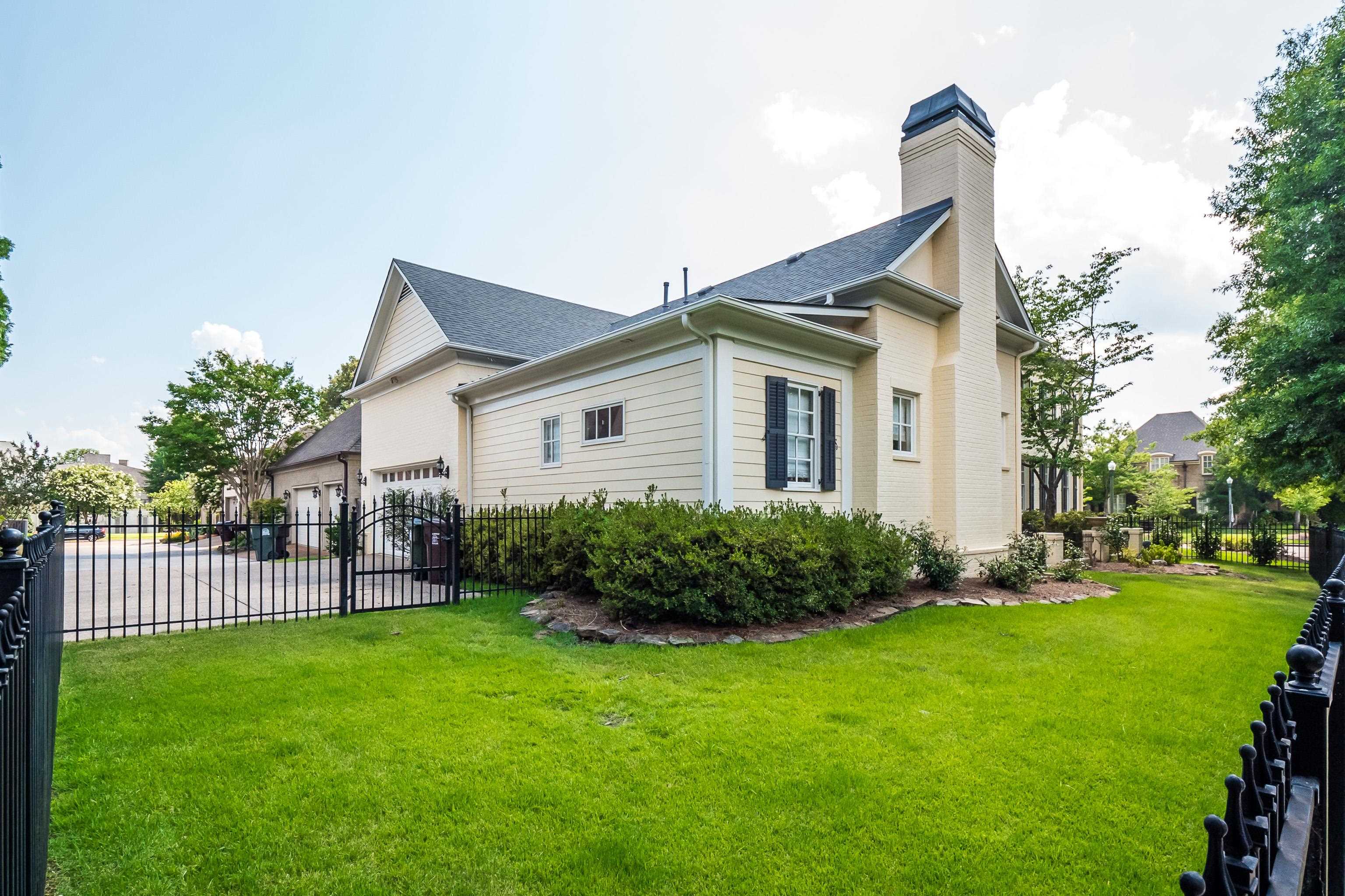 292 SCHILLING BLVD