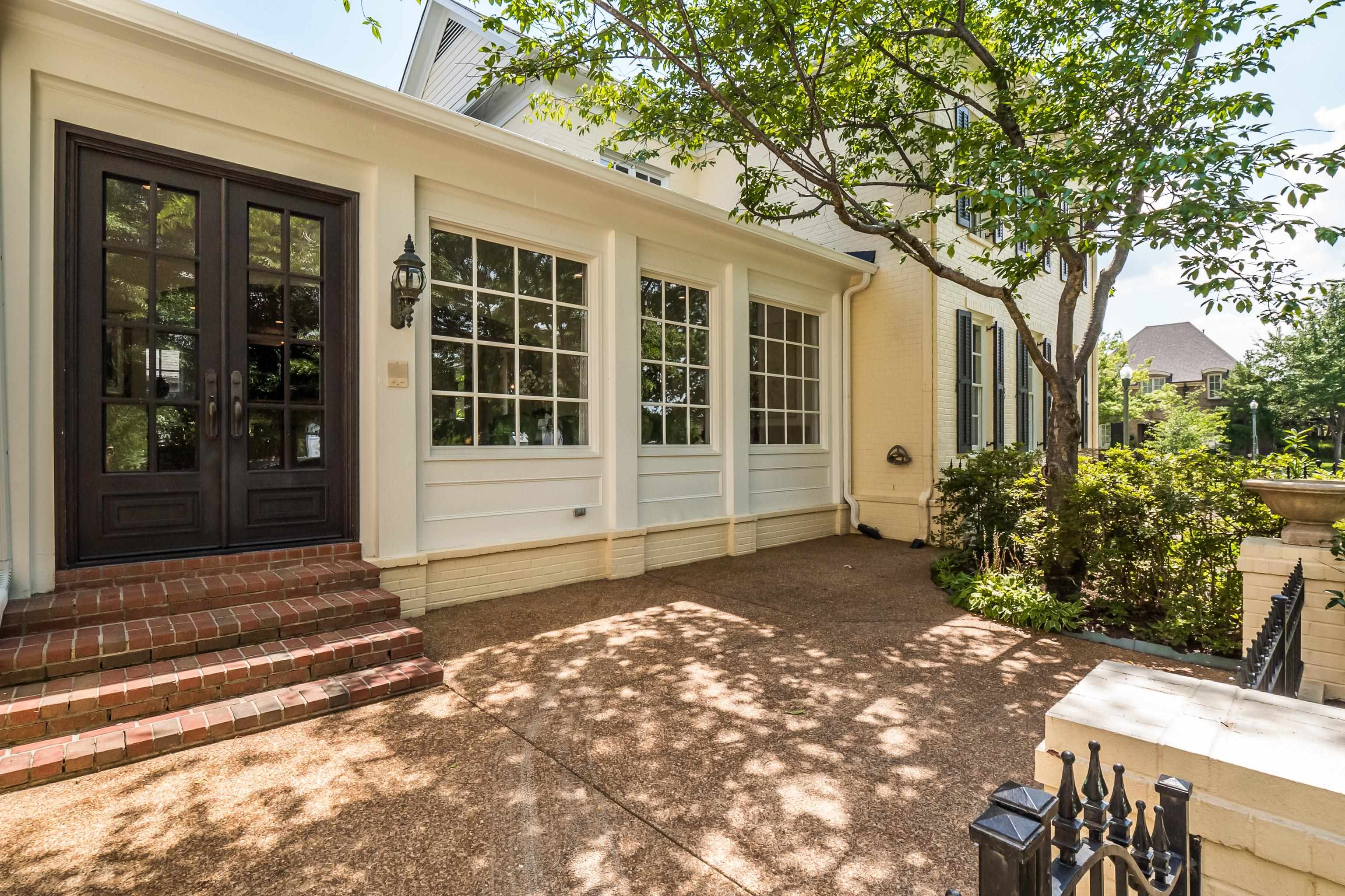 292 SCHILLING BLVD