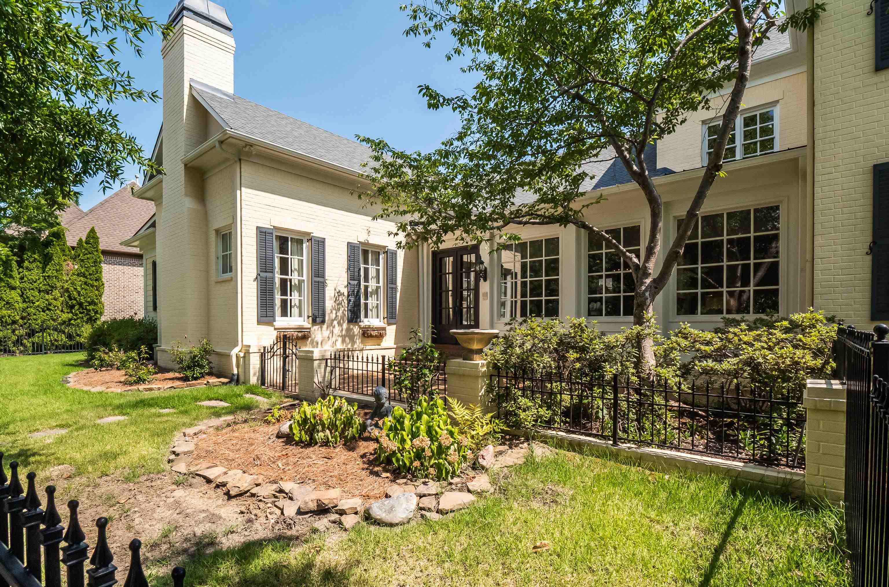 292 SCHILLING BLVD