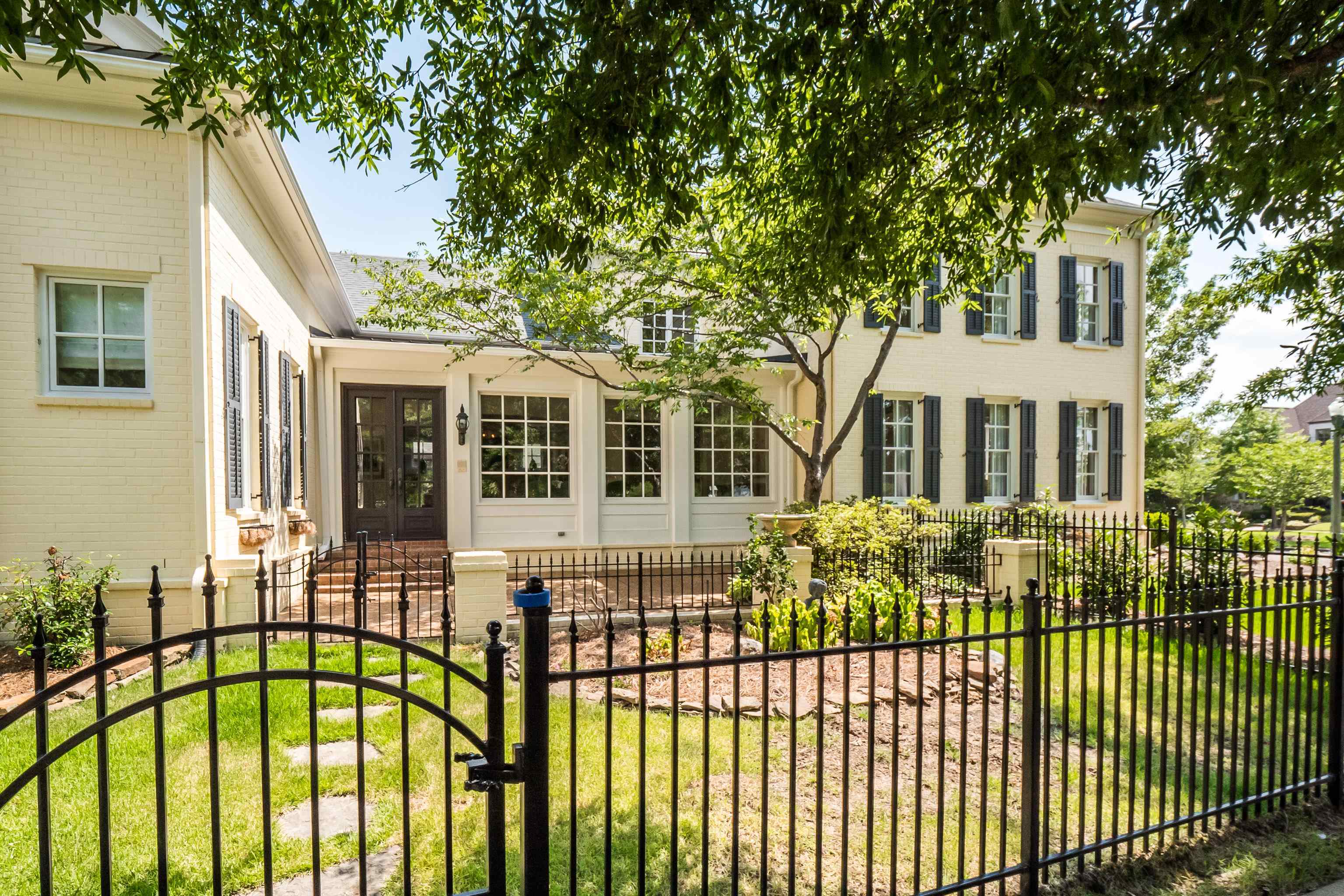 292 SCHILLING BLVD