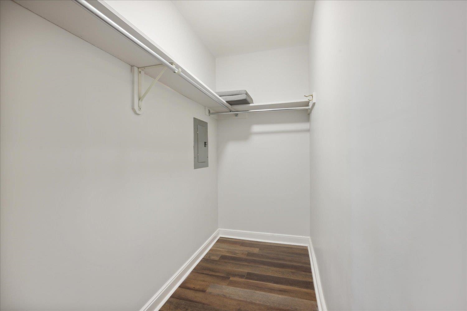 10 S IDLEWILD ST S Unit: 3