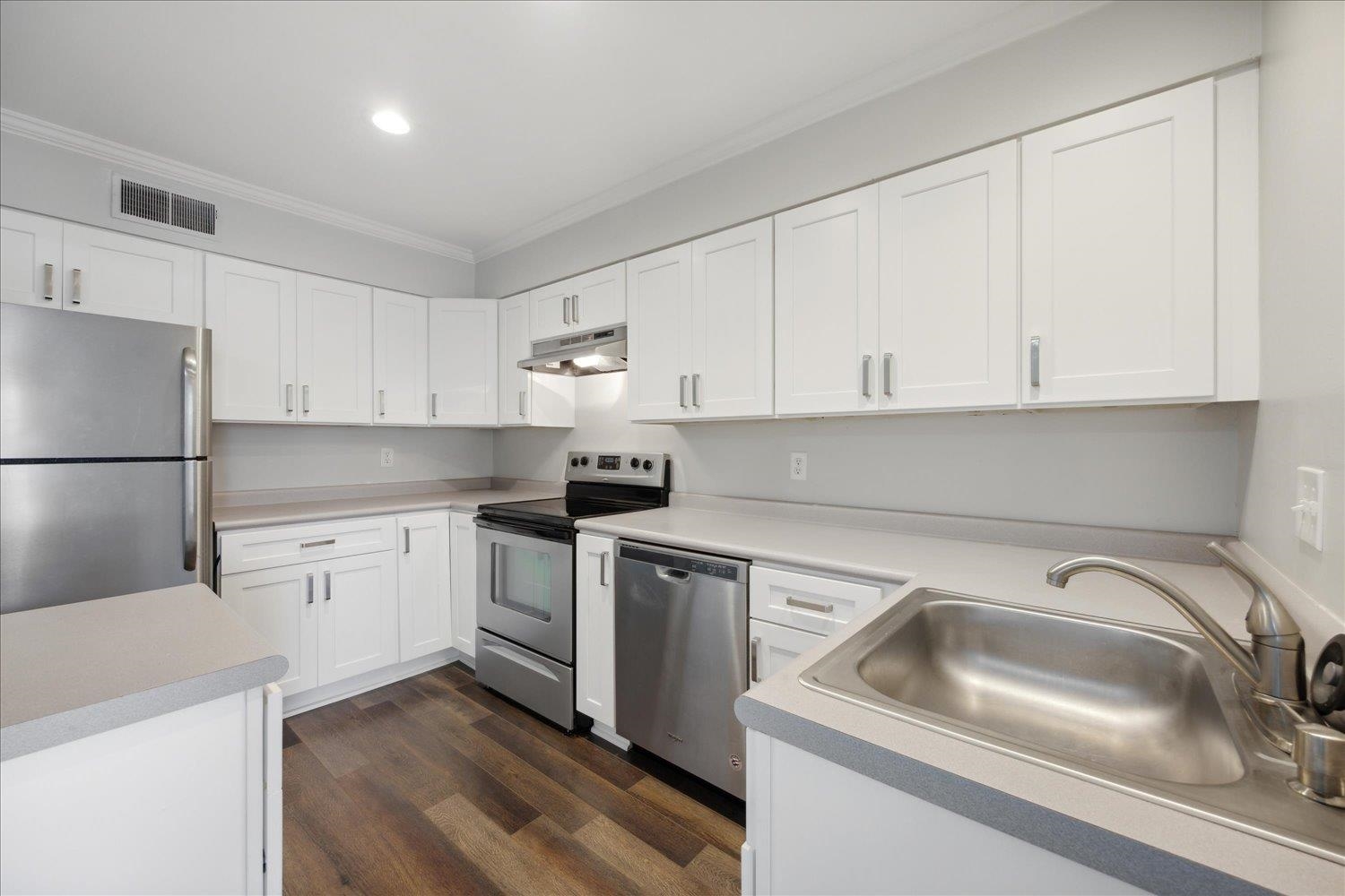 10 S IDLEWILD ST S Unit: 3