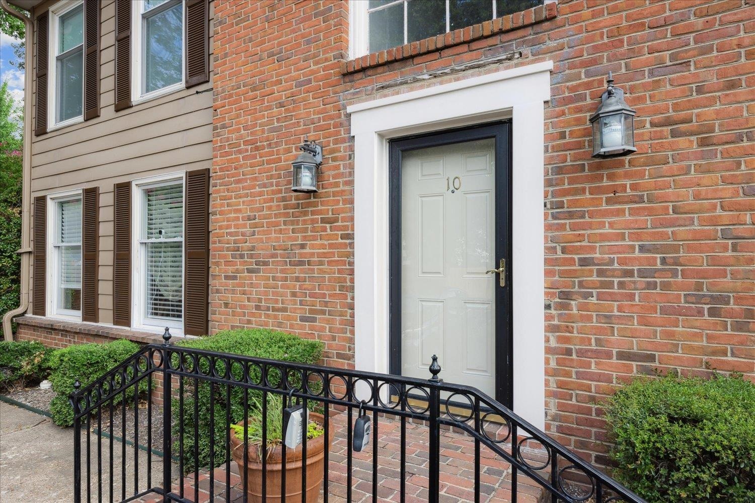 10 S IDLEWILD ST S Unit: 3