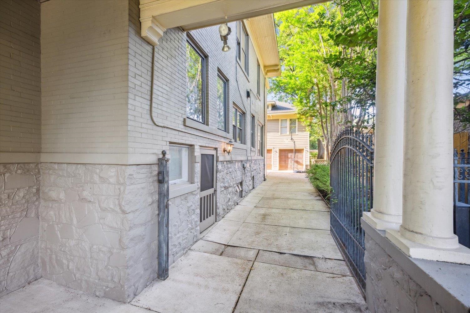 1391 VINTON AVE