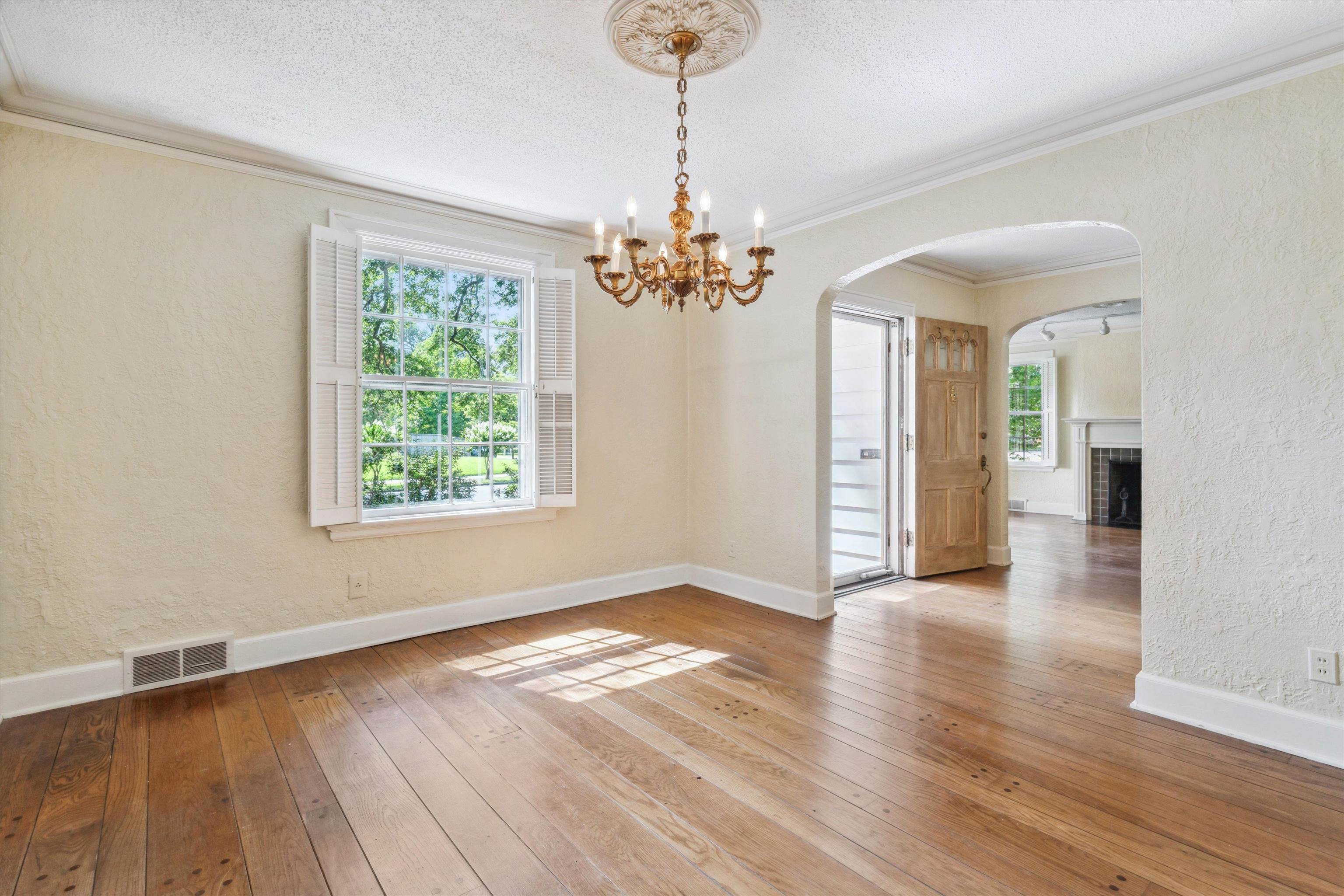 370 HAWTHORNE ST