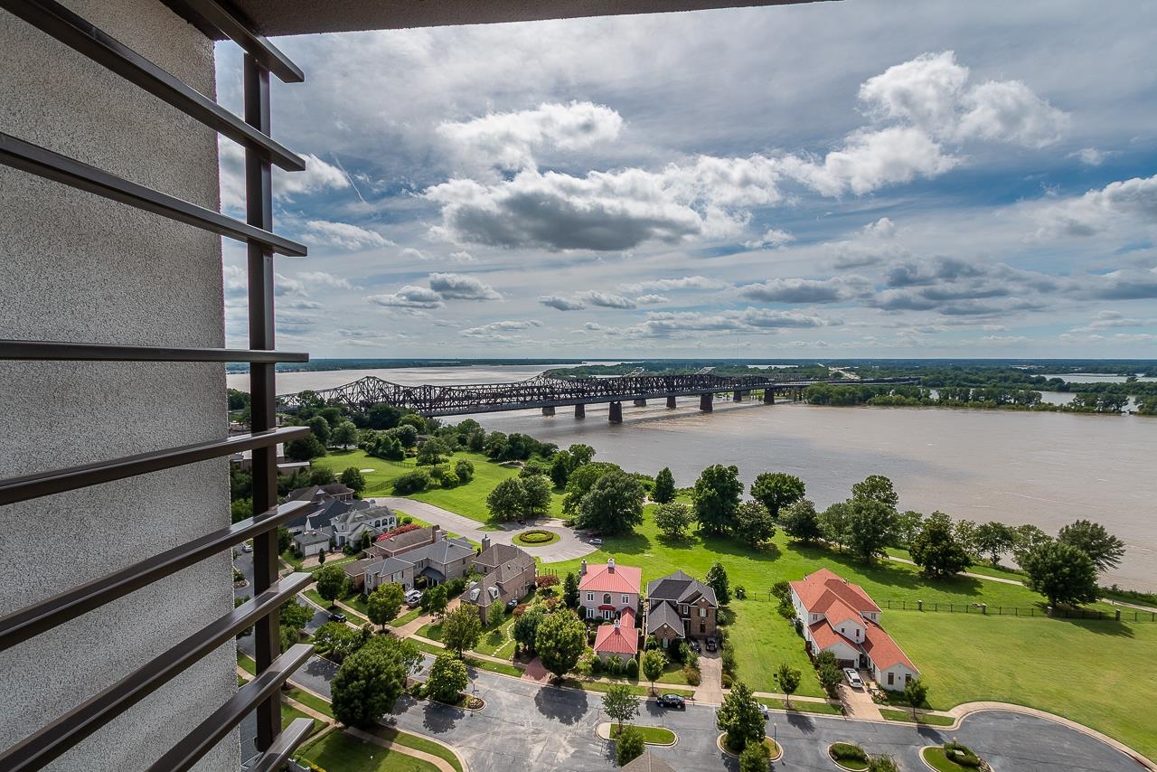 717 RIVERSIDE DR Unit: 1204