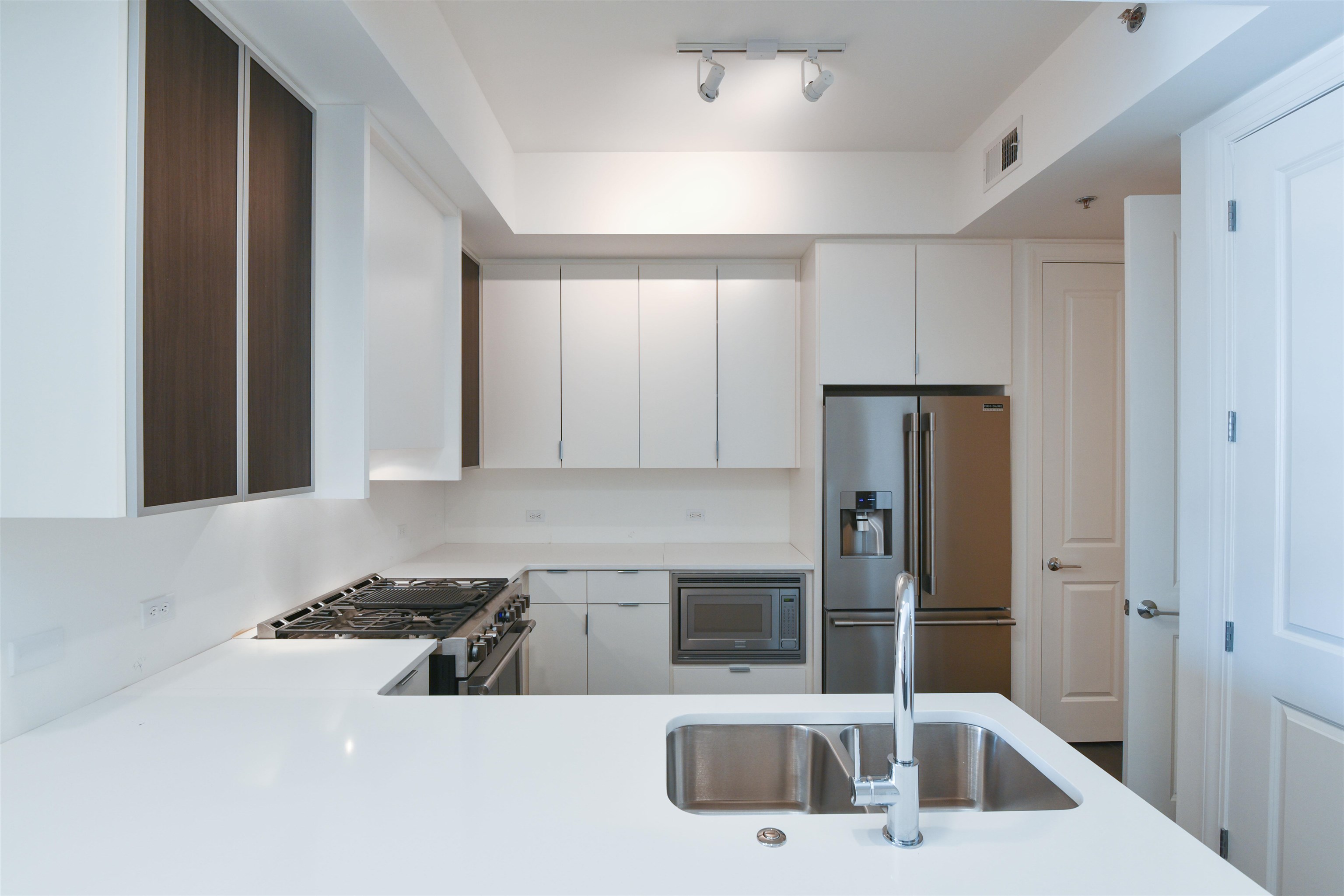 717 RIVERSIDE DR Unit: 1204