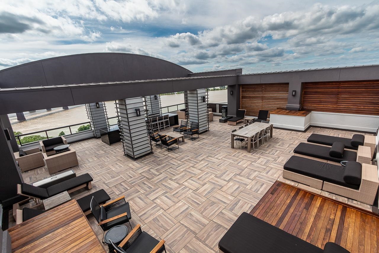 717 RIVERSIDE DR Unit: 1204