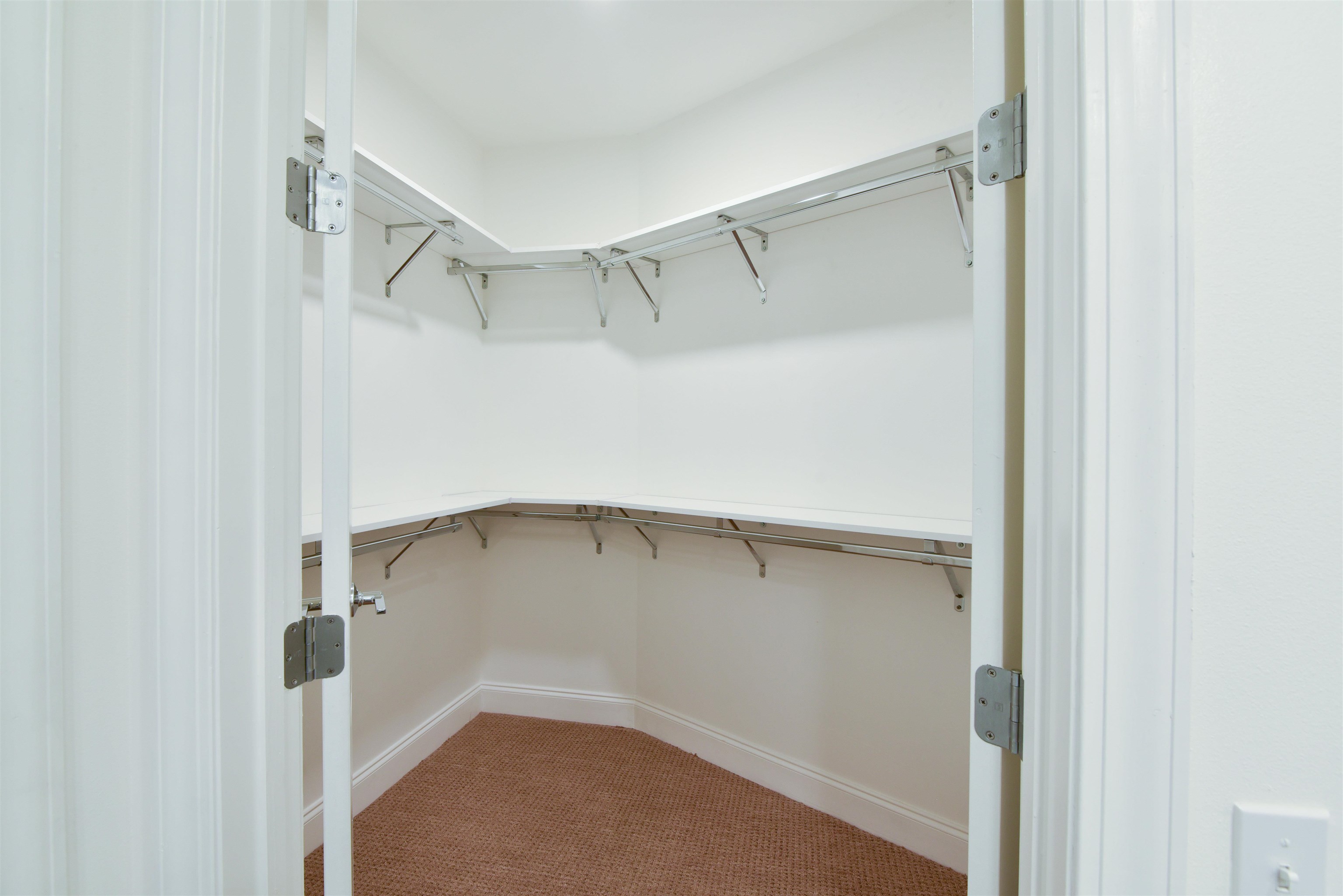 717 RIVERSIDE DR Unit: 1204