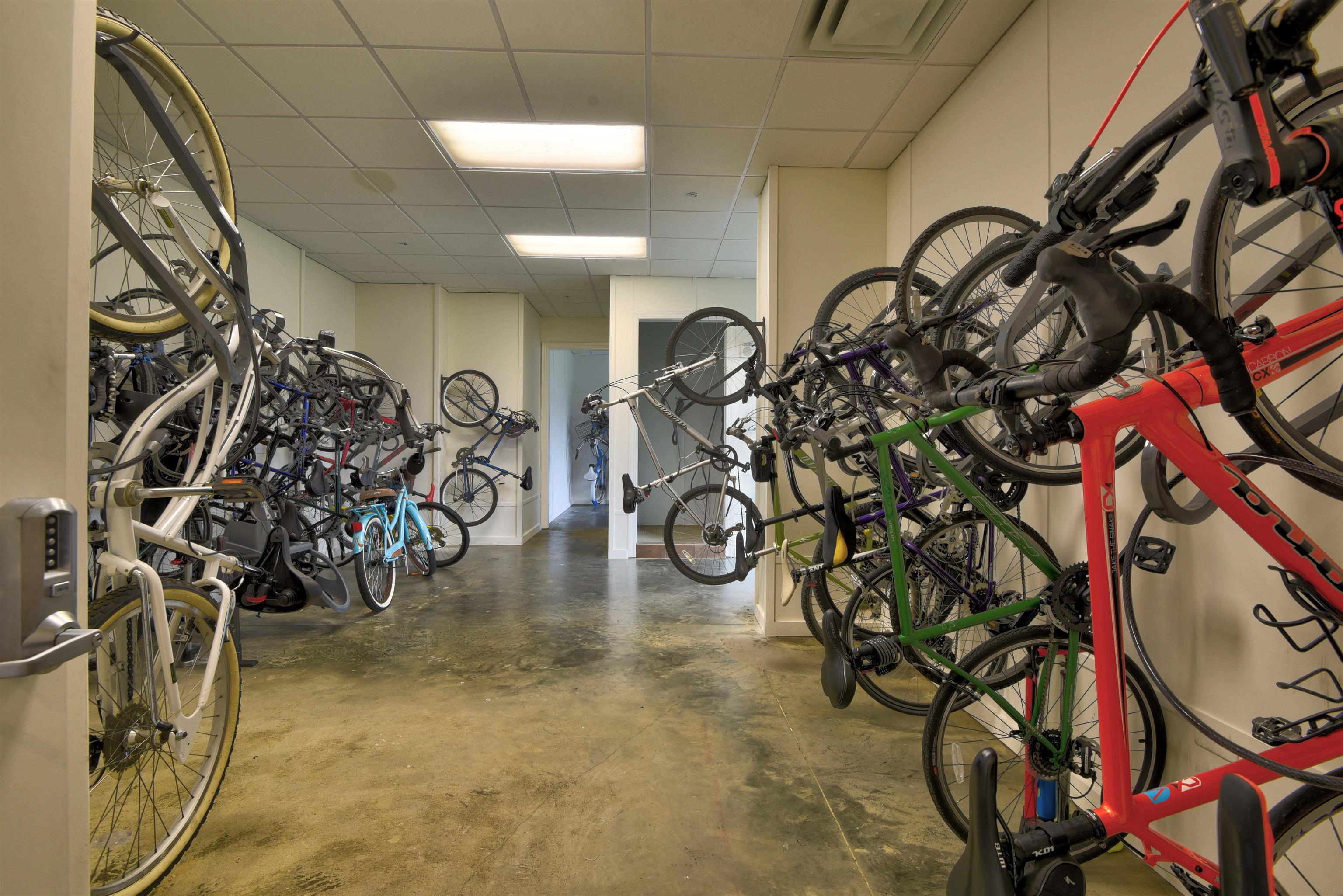 717 RIVERSIDE DR Unit: 1204