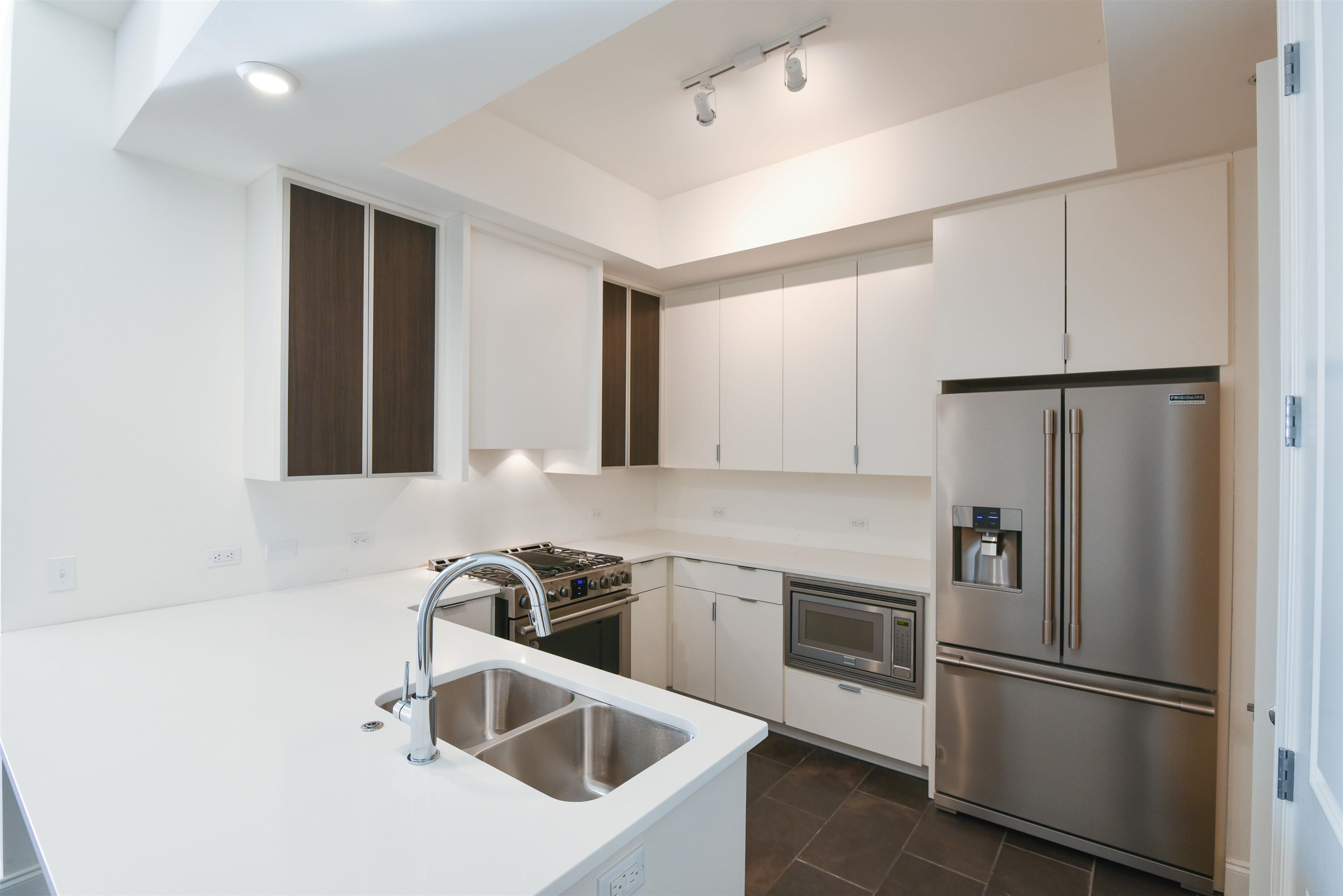 717 RIVERSIDE DR Unit: 1204