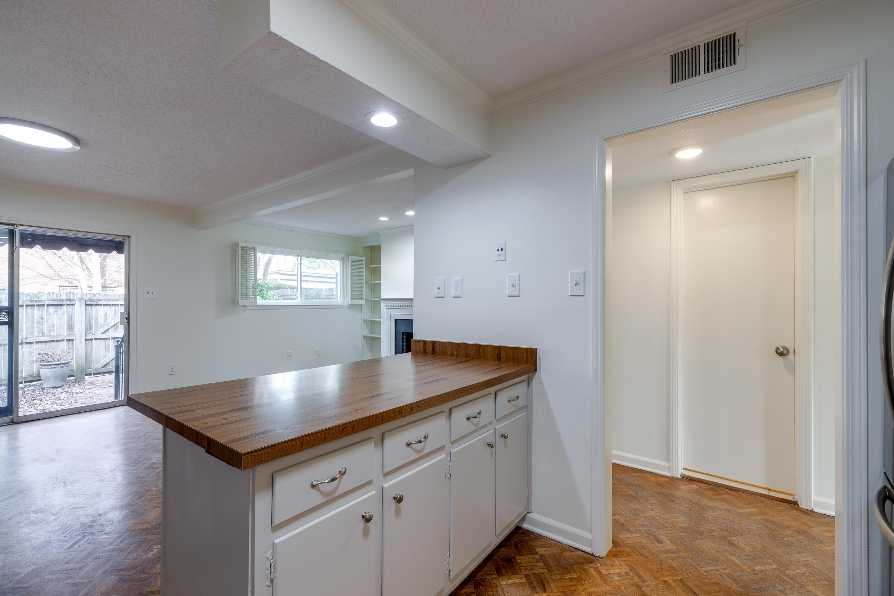 867 S YATES RD Unit: 2