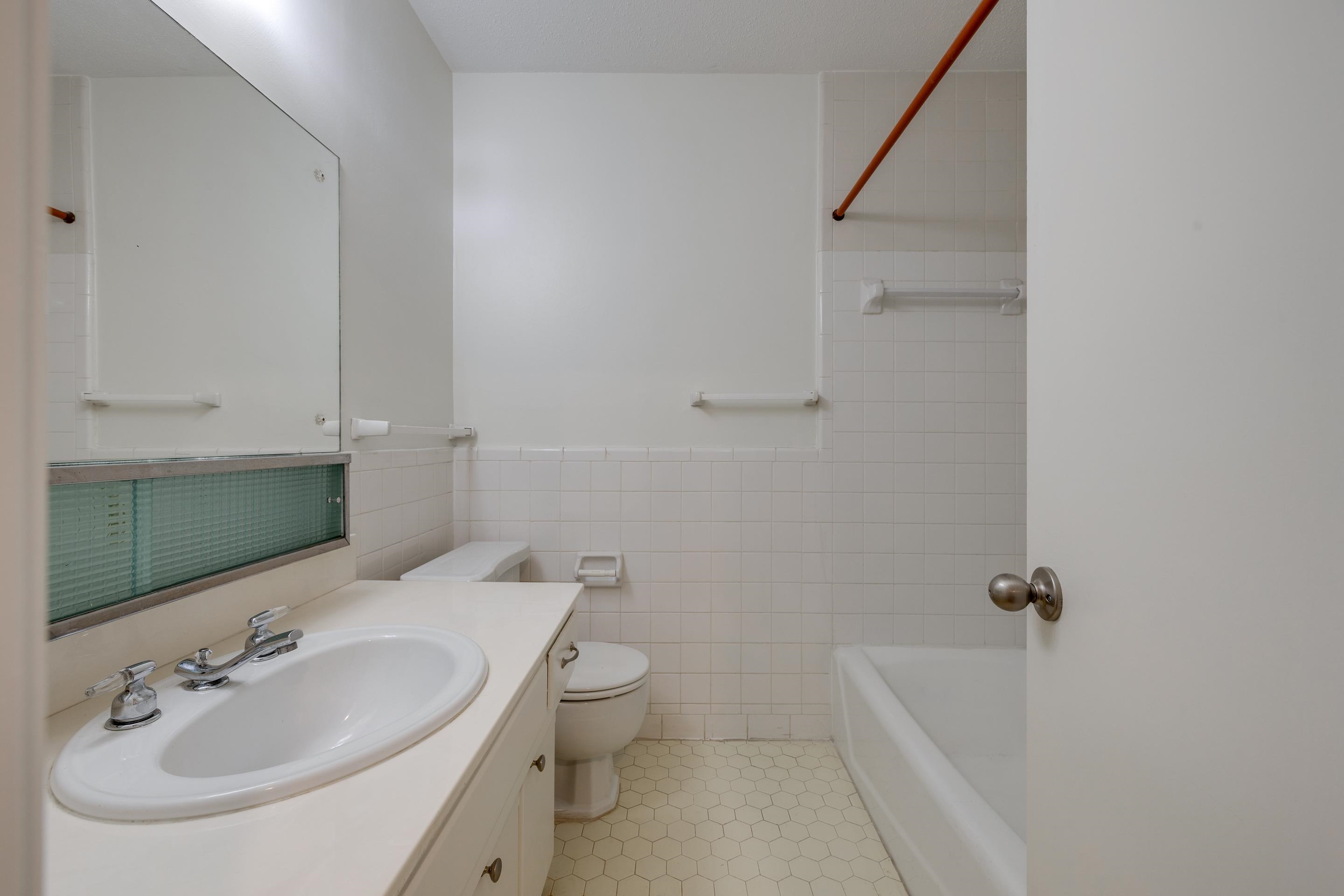 867 S YATES RD Unit: 2