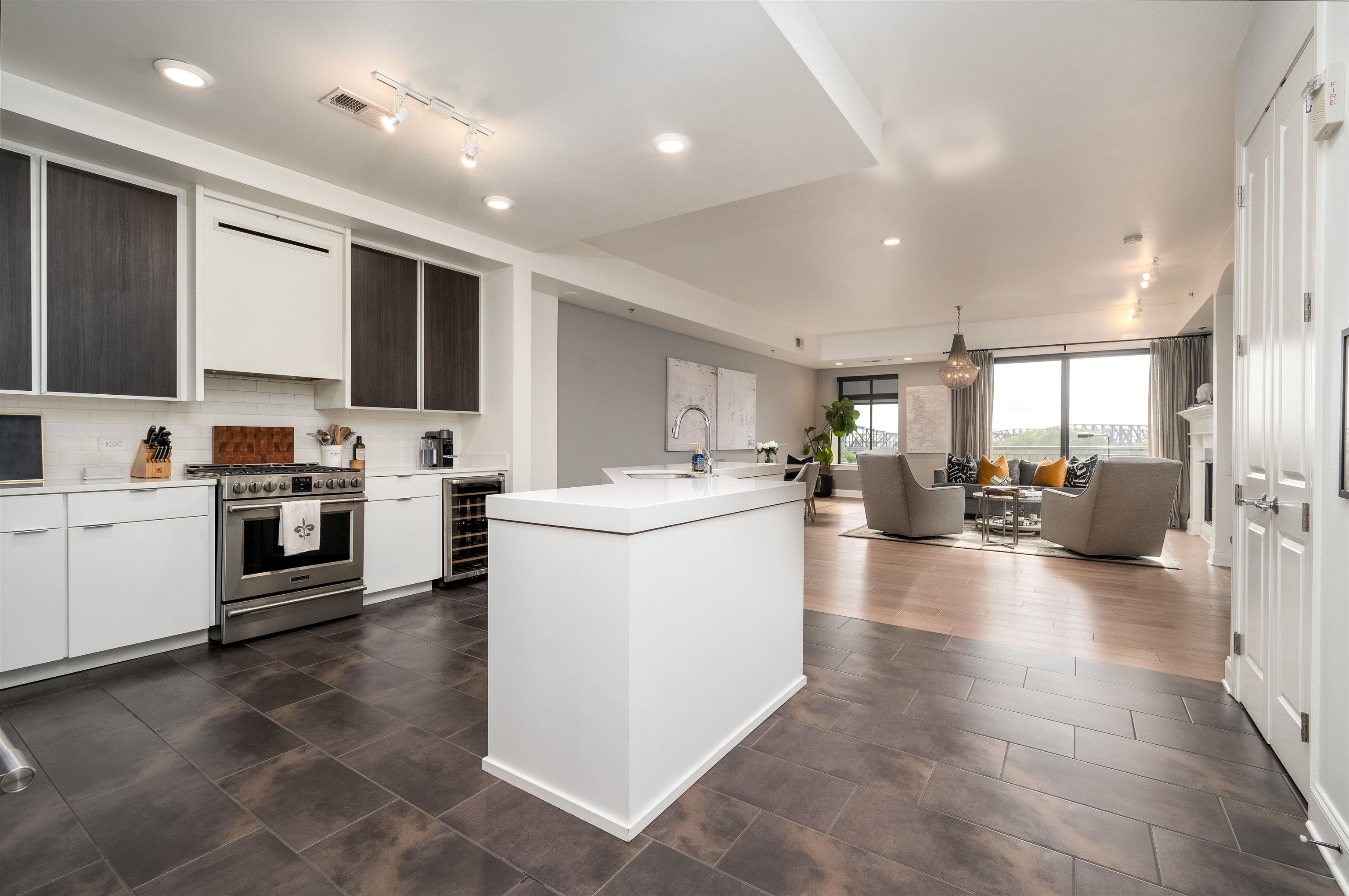 717 RIVERSIDE DR Unit: 506