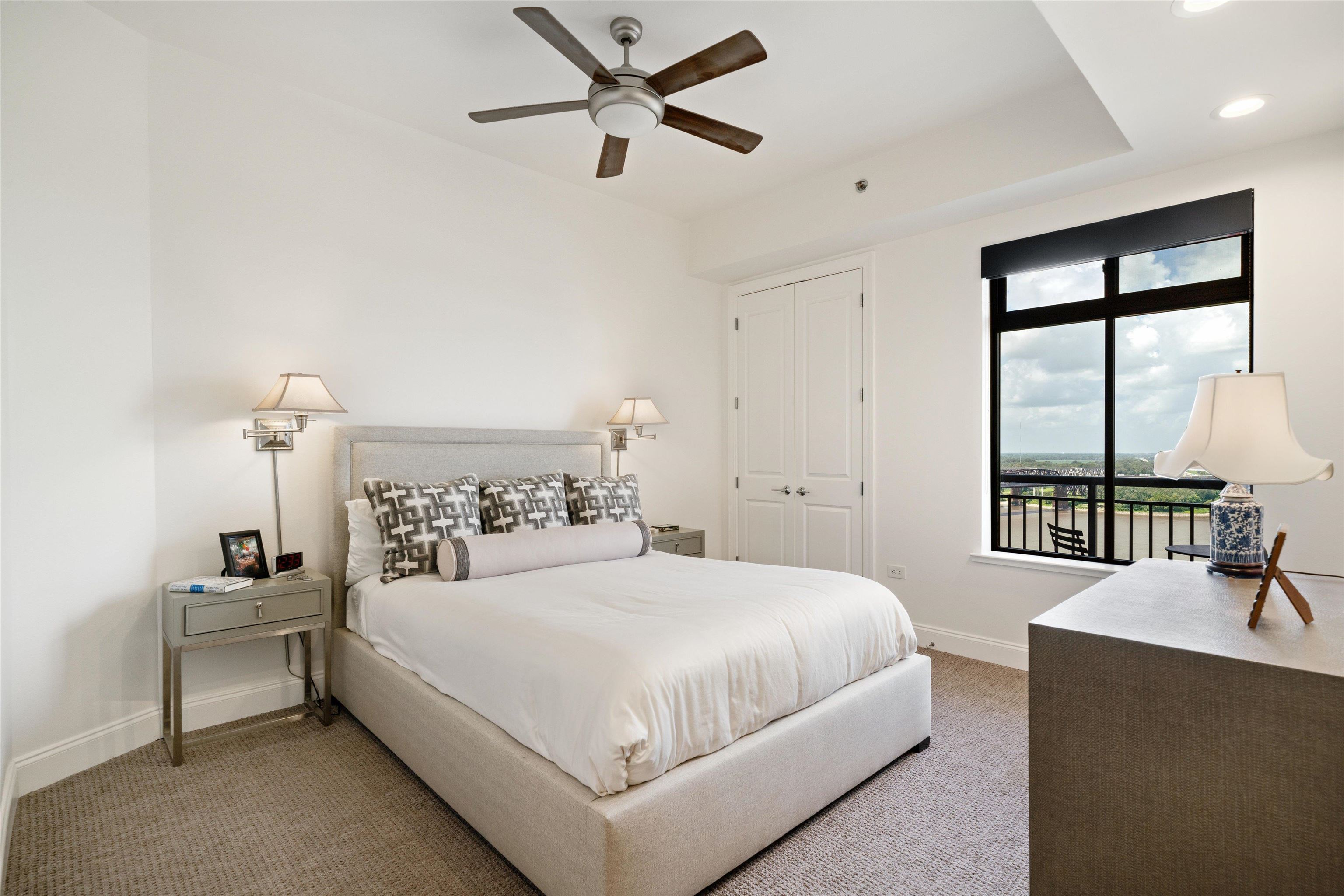 717 RIVERSIDE DR Unit: 1507