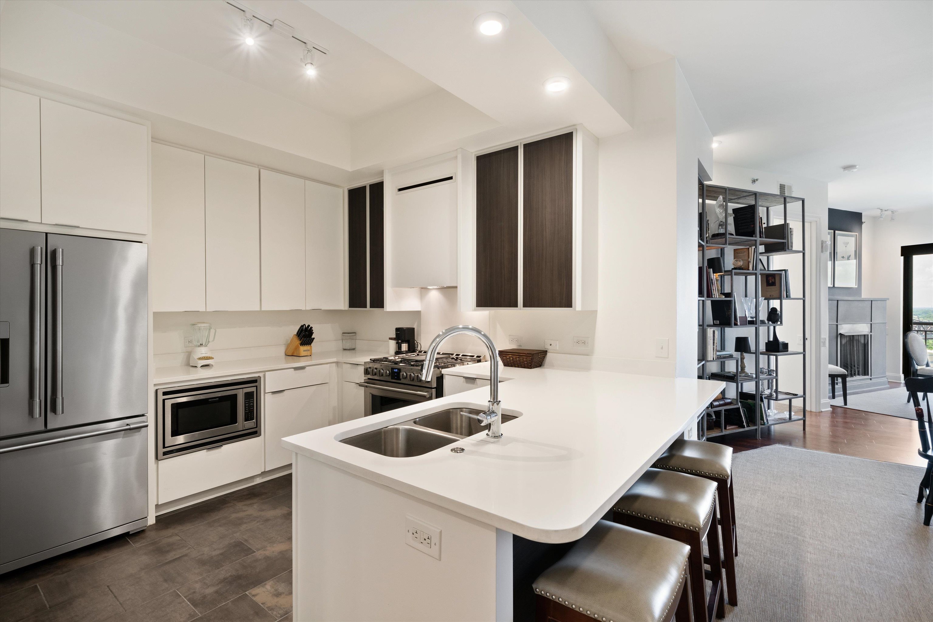 717 RIVERSIDE DR Unit: 1507