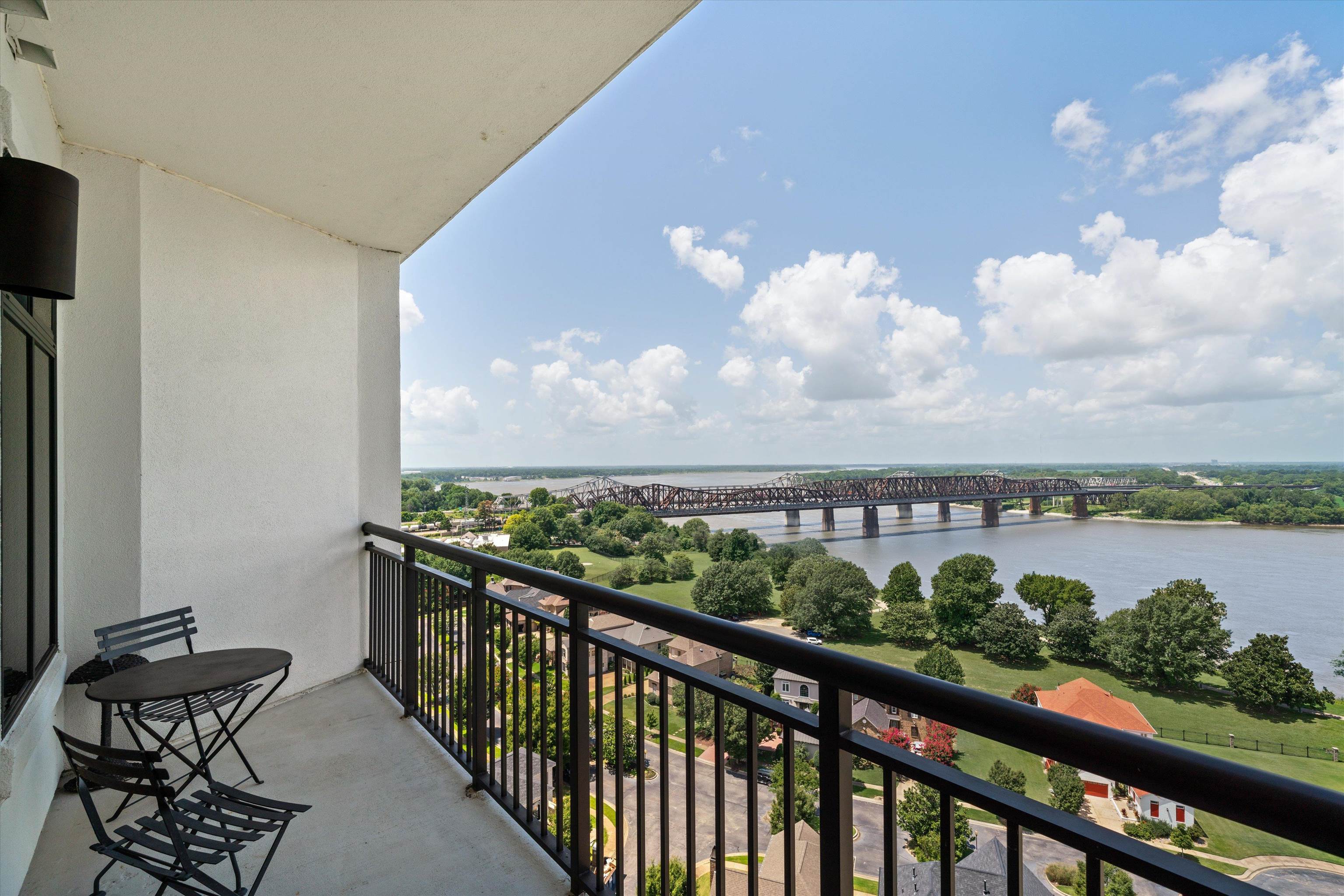 717 RIVERSIDE DR Unit: 1507