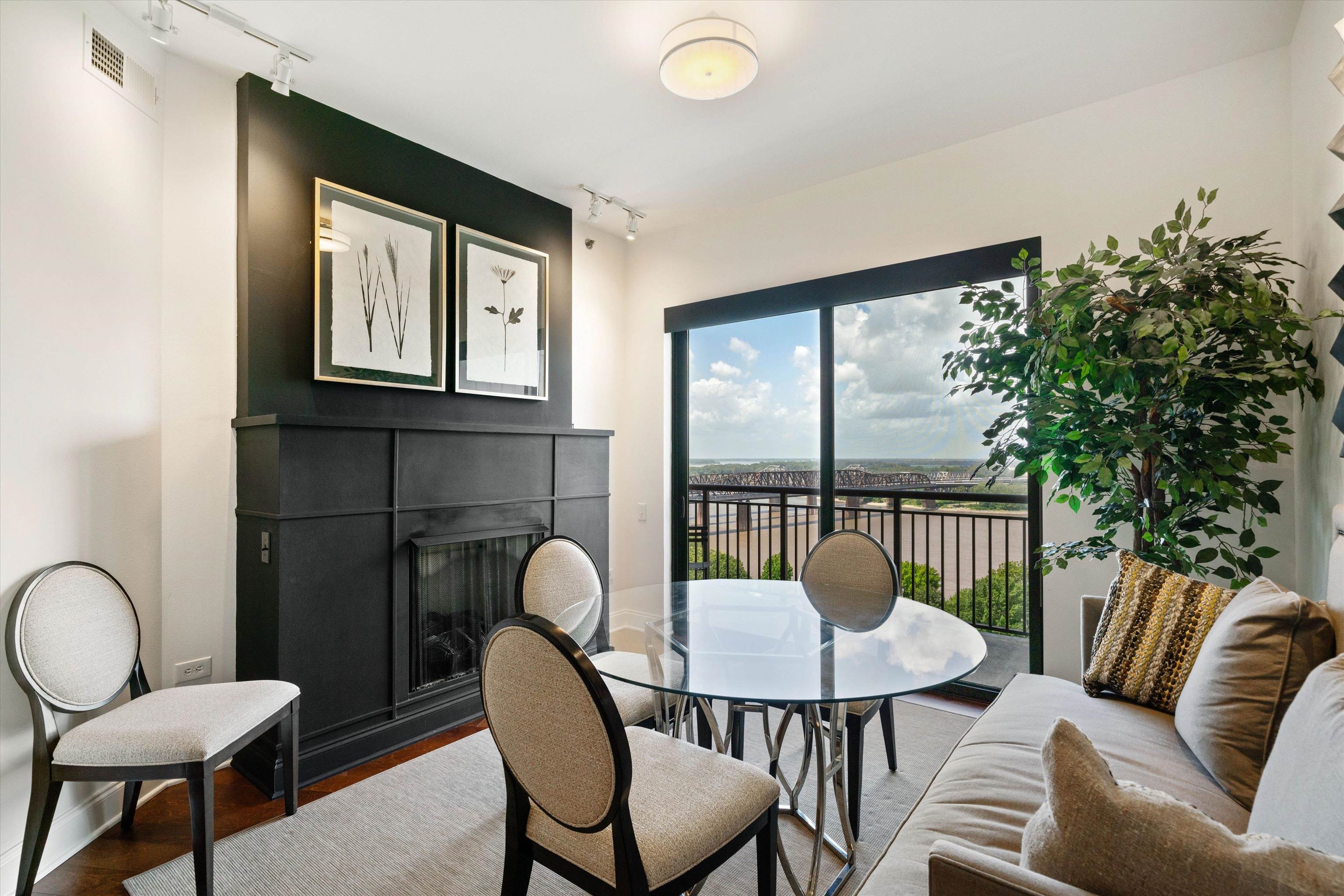 717 RIVERSIDE DR Unit: 1507