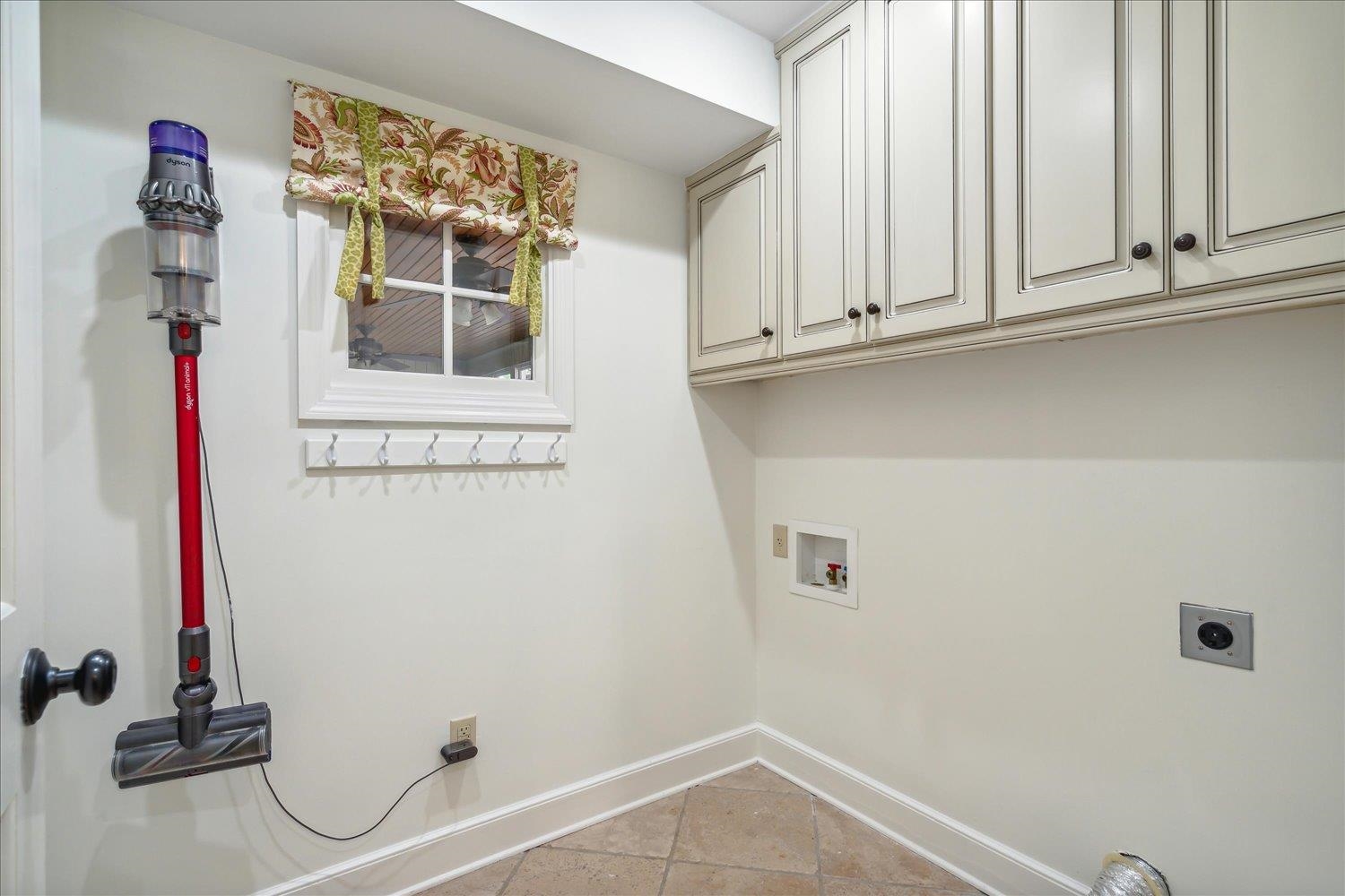 185 GARDENIA DR