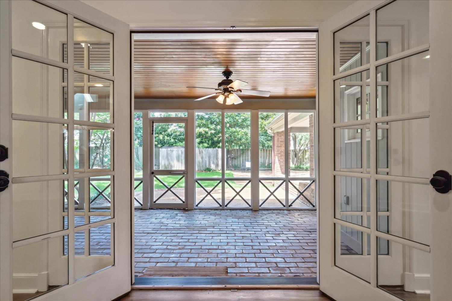 185 GARDENIA DR